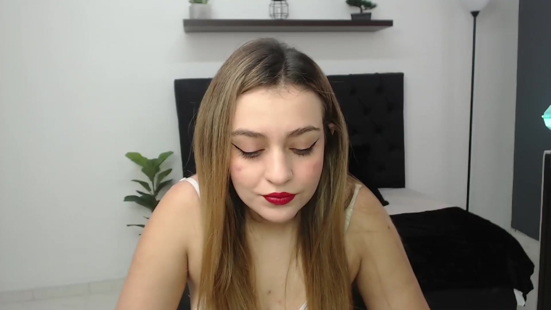 Gallery image thumbnail from CamilleDucan's myfreecams stream on, 05/14/2025, 13:29 image 16 of 20
