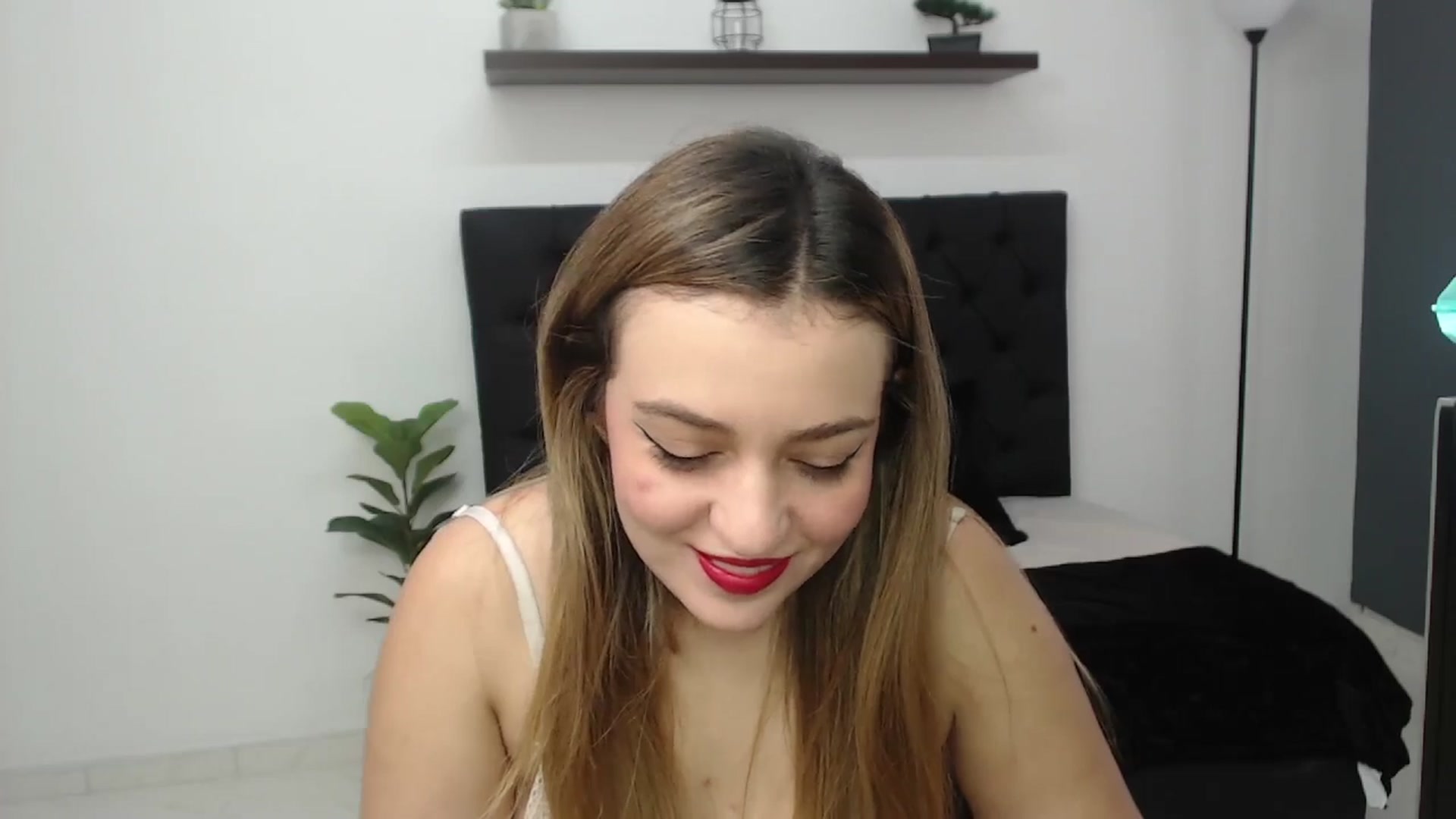 Gallery image thumbnail from CamilleDucan's myfreecams stream on, 05/14/2025, 13:29 image 18 of 20