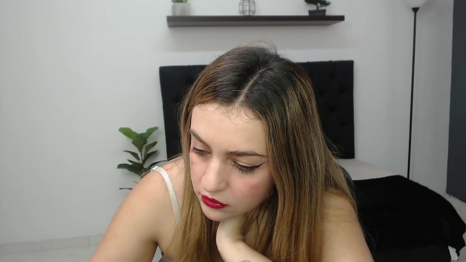 Gallery image thumbnail from CamilleDucan's myfreecams stream on, 05/14/2025, 14:12 image 2 of 20