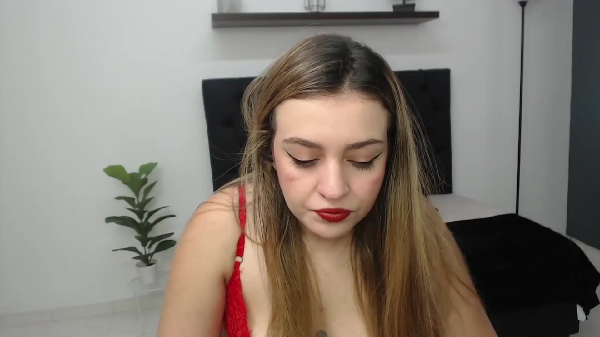 Gallery image thumbnail from CamilleDucan's myfreecams stream on, 05/17/2025, 13:44 image 2 of 20