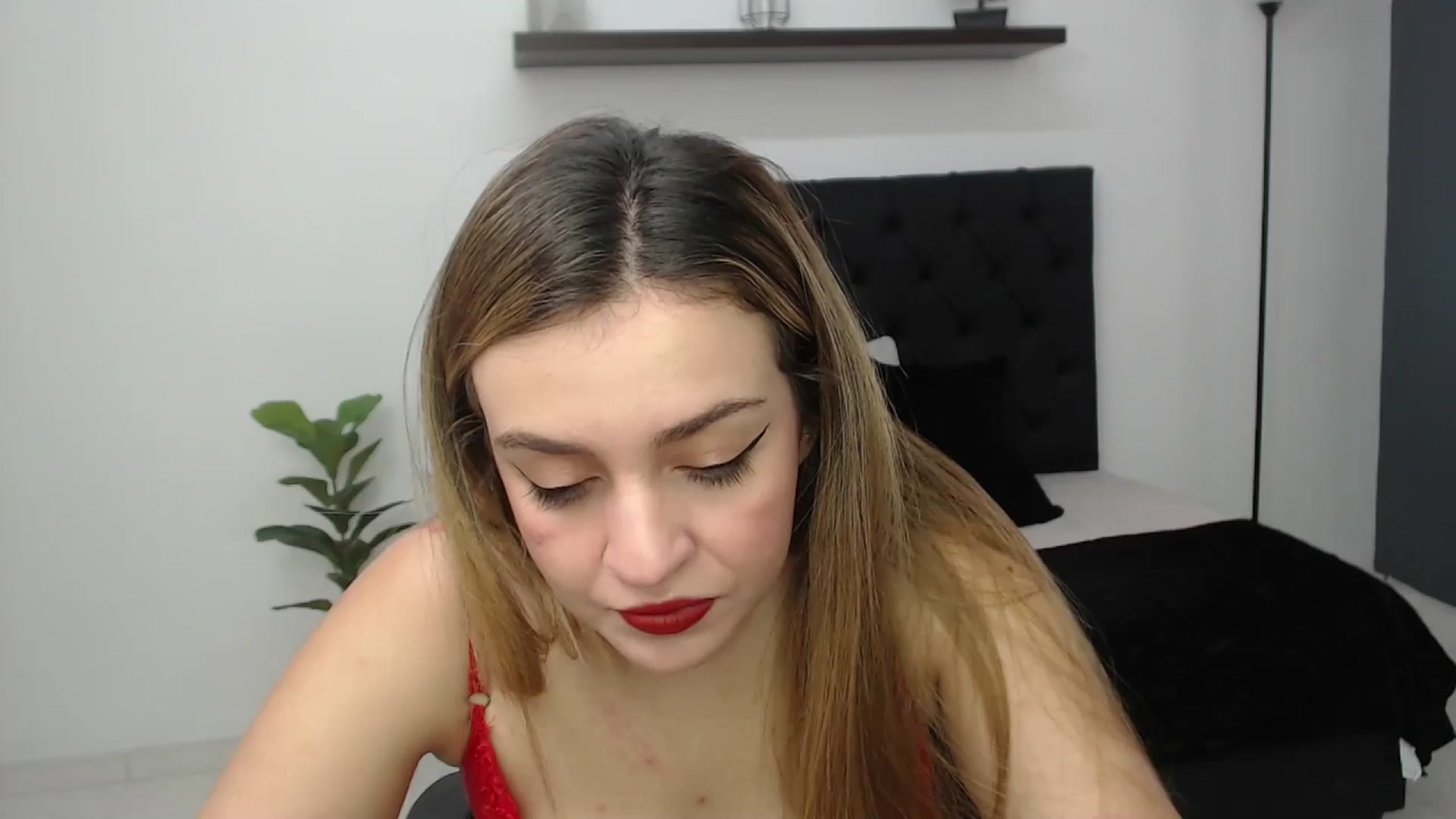 Gallery image thumbnail from CamilleDucan's myfreecams stream on, 05/17/2025, 13:44 image 15 of 20