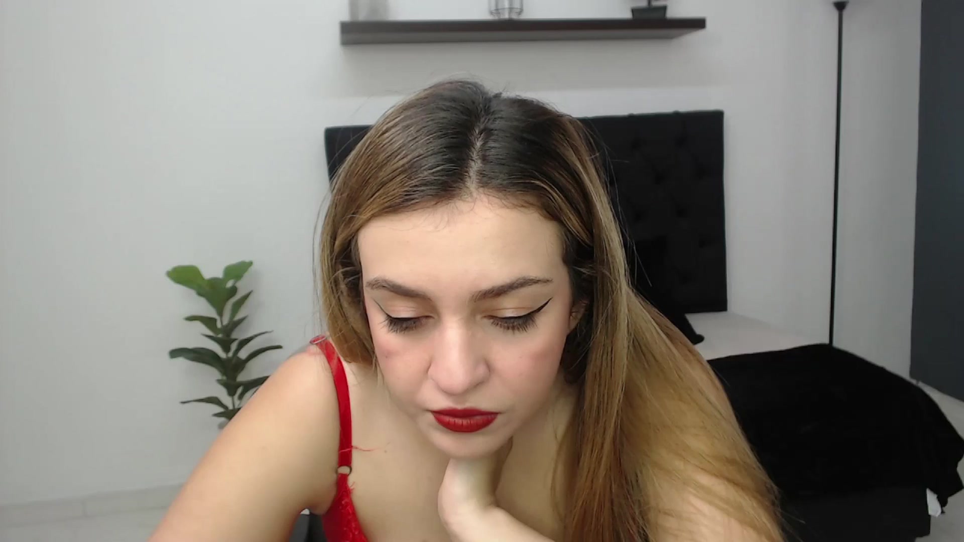 Gallery image thumbnail from CamilleDucan's myfreecams stream on, 05/17/2025, 13:44 image 10 of 20