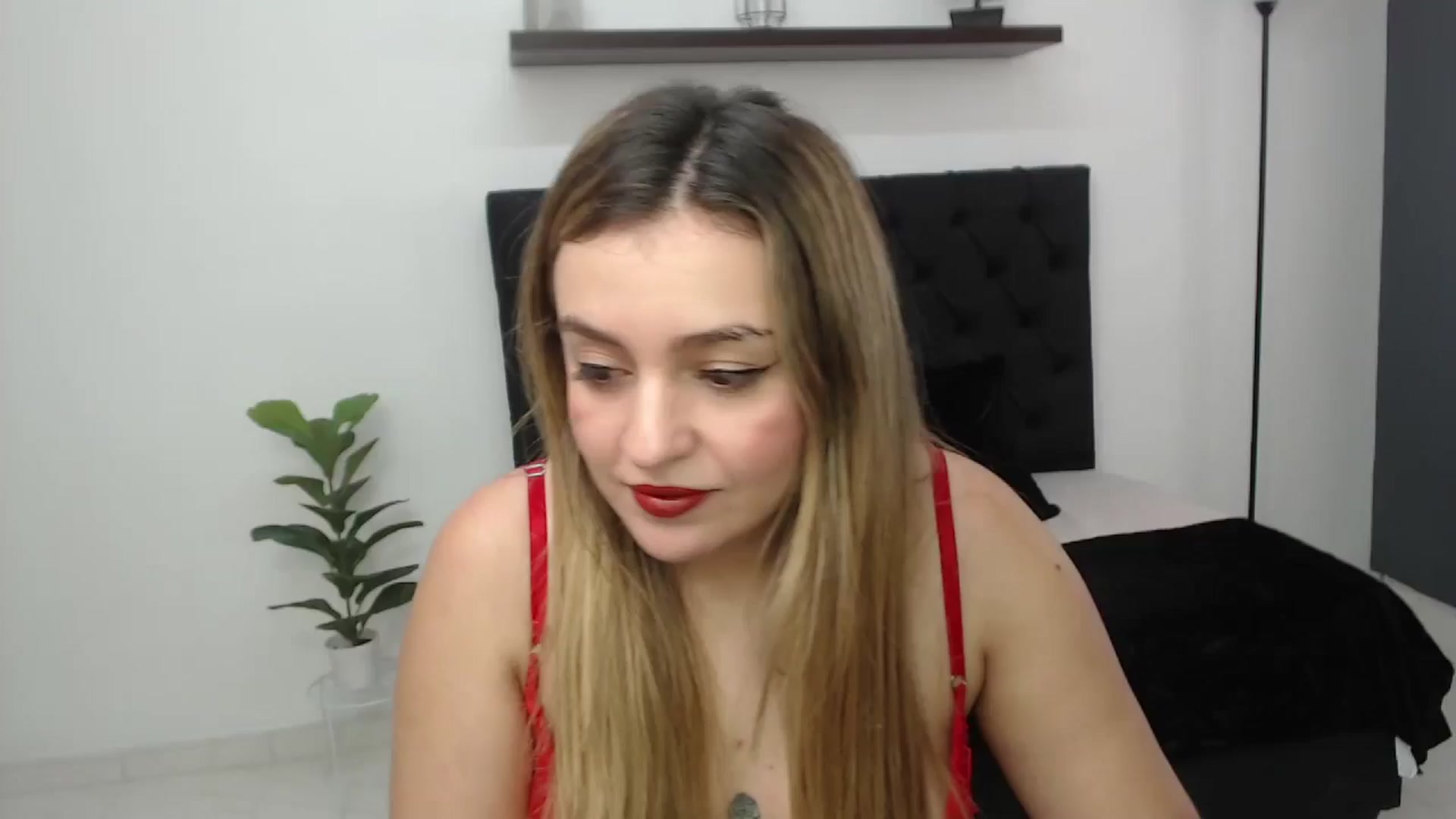 Gallery image thumbnail from CamilleDucan's myfreecams stream on, 05/17/2025, 16:57 image 3 of 20