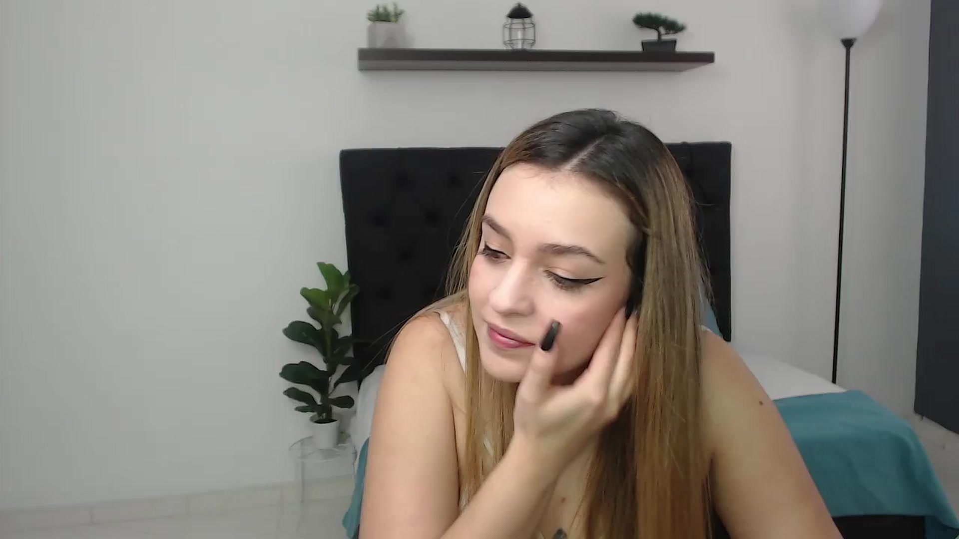 Gallery image thumbnail from CamilleDucan's myfreecams stream on, 05/21/2025, 14:36 image 1 of 20