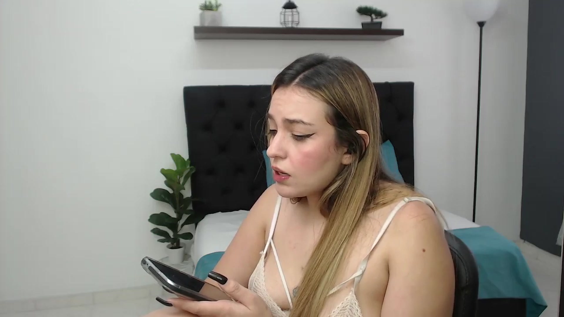 Gallery image thumbnail from CamilleDucan's myfreecams stream on, 05/21/2025, 16:09 image 2 of 20