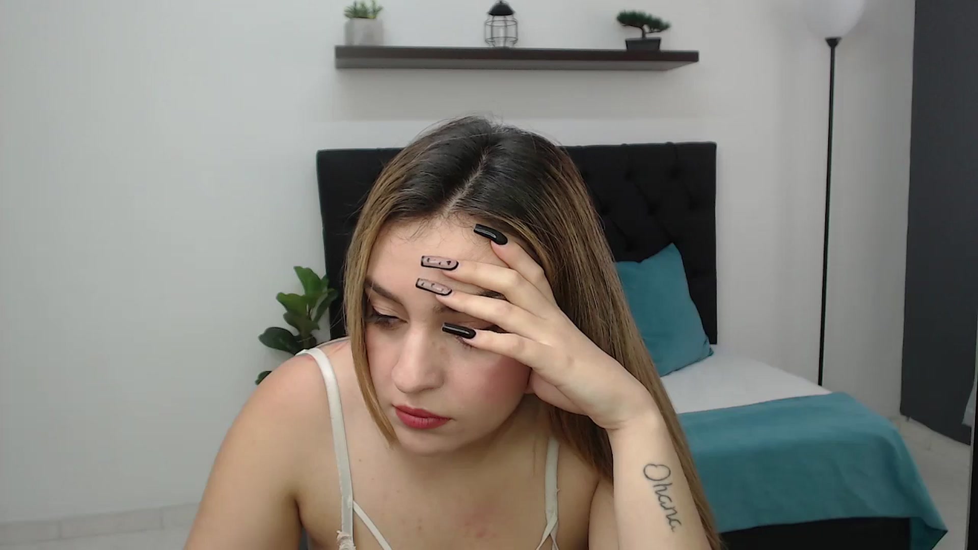 Gallery image thumbnail from CamilleDucan's myfreecams stream on, 05/21/2025, 16:52 image 6 of 20