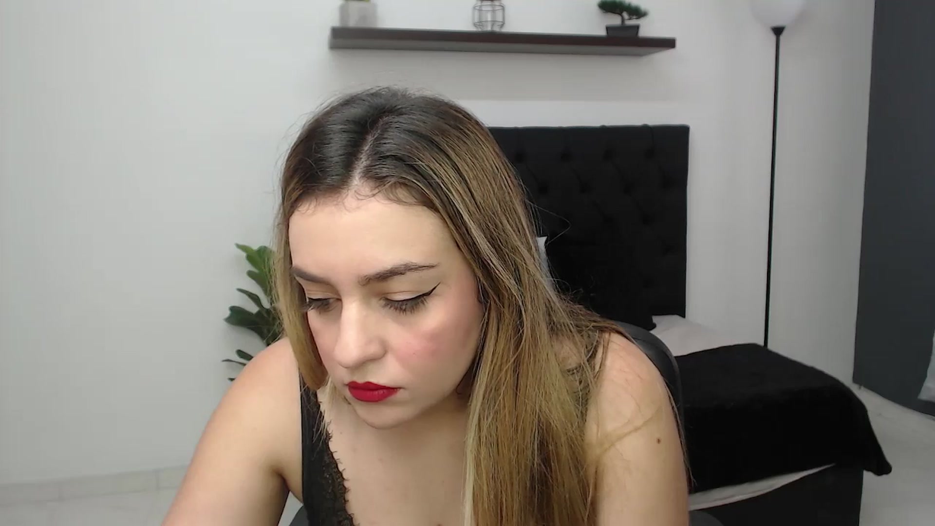 Gallery image thumbnail from CamilleDucan's myfreecams stream on, 05/27/2025, 15:01 image 13 of 20