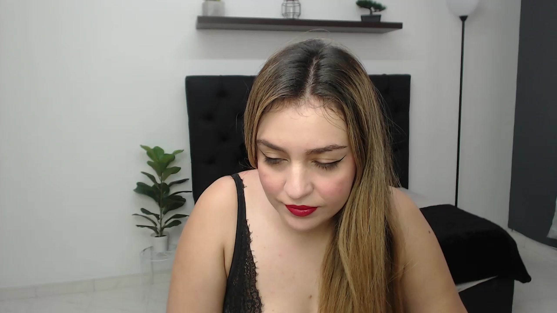 Gallery image thumbnail from CamilleDucan's myfreecams stream on, 05/27/2025, 15:01 image 9 of 20