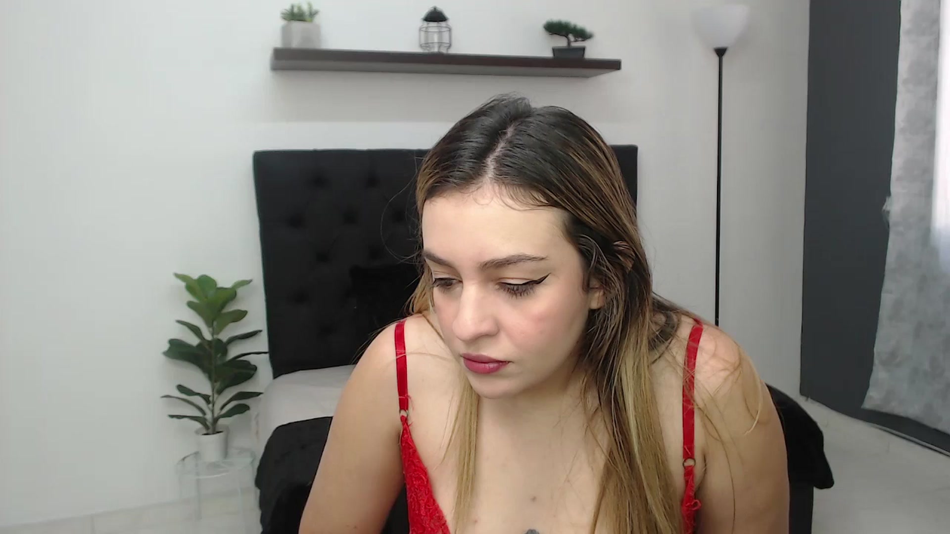 Gallery image thumbnail from CamilleDucan's myfreecams stream on, 05/28/2025, 14:03 image 1 of 20