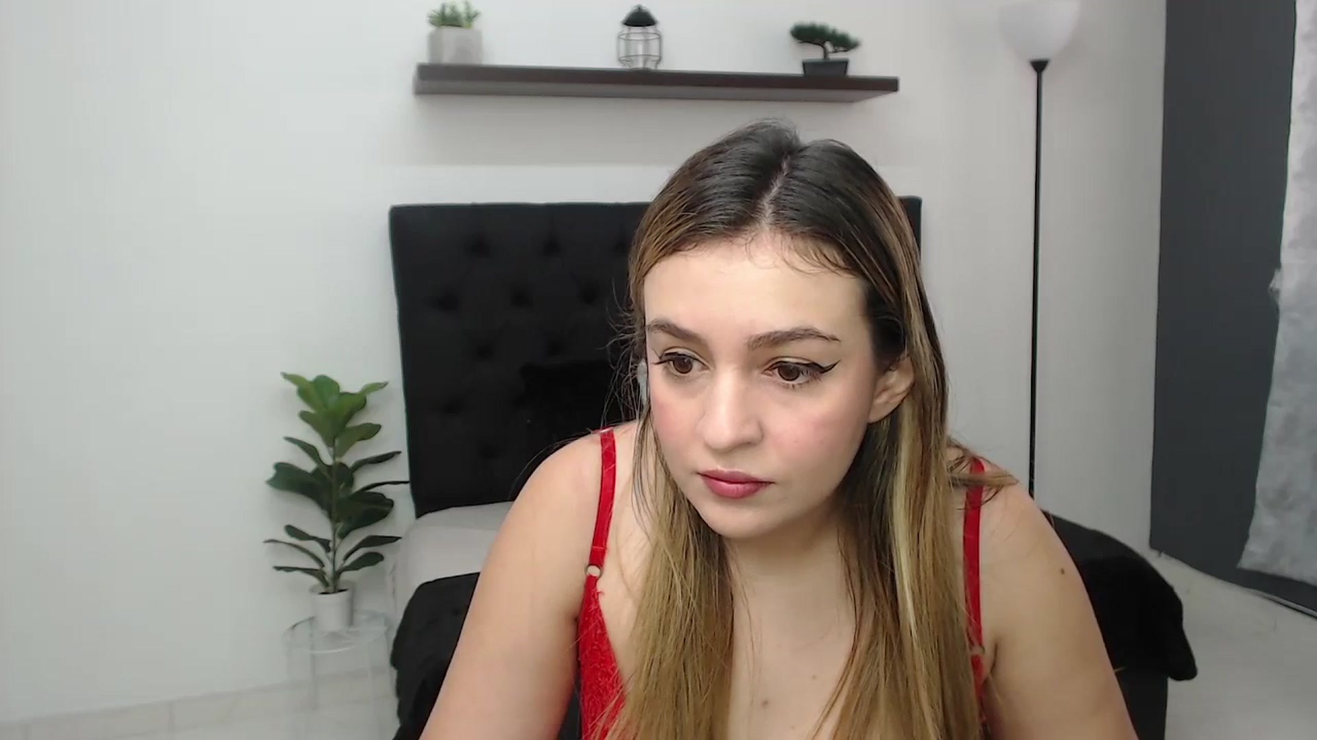 Gallery image thumbnail from CamilleDucan's myfreecams stream on, 05/28/2025, 14:03 image 16 of 20