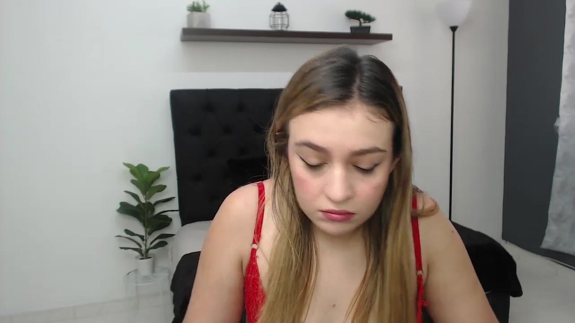 Gallery image thumbnail from CamilleDucan's myfreecams stream on, 05/28/2025, 14:03 image 17 of 20