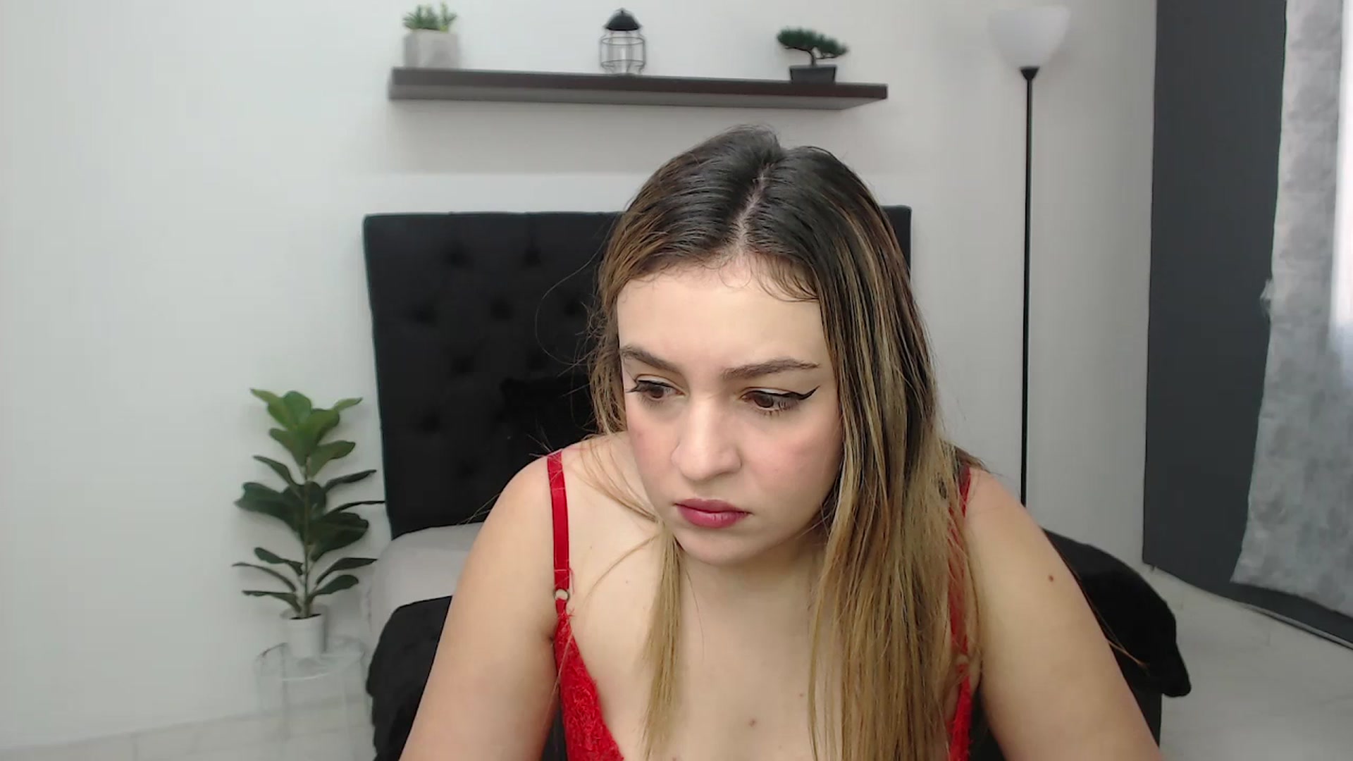 Gallery image thumbnail from CamilleDucan's myfreecams stream on, 05/28/2025, 14:03 image 4 of 20