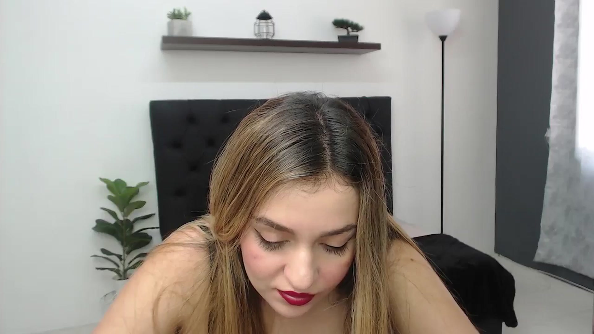 Gallery image thumbnail from CamilleDucan's myfreecams stream on, 05/29/2025, 16:27 image 9 of 20