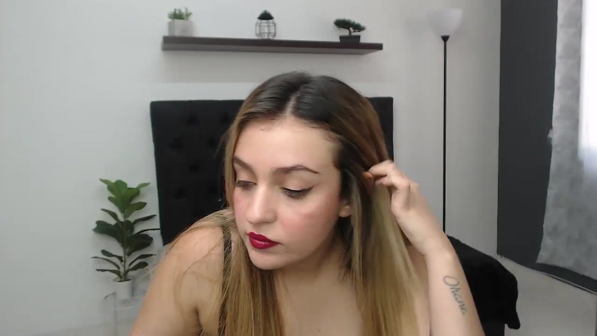 Gallery image thumbnail from CamilleDucan's myfreecams stream on, 05/29/2025, 16:27 image 10 of 20