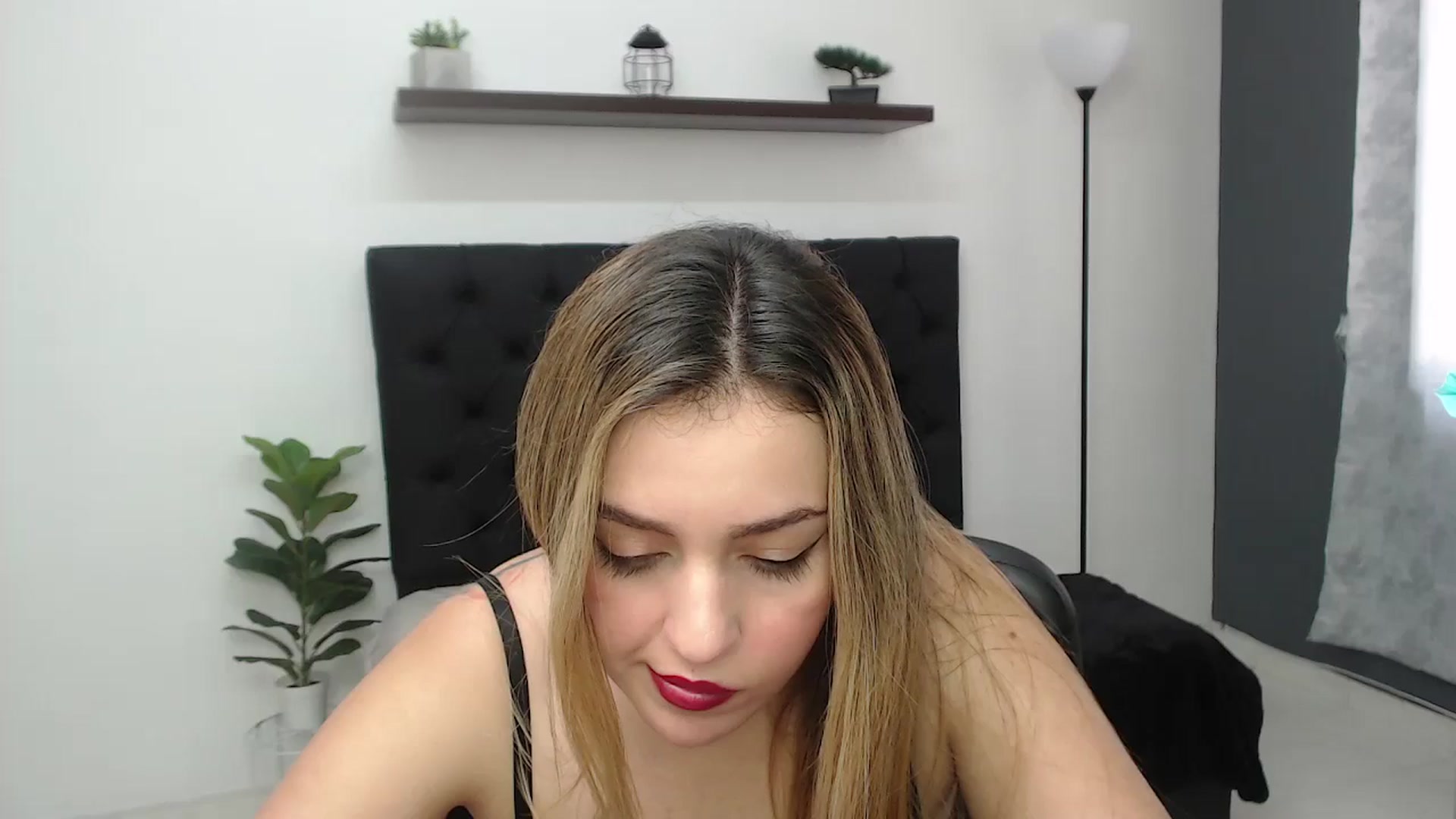 Gallery image thumbnail from CamilleDucan's myfreecams stream on, 05/29/2025, 17:57 image 1 of 20