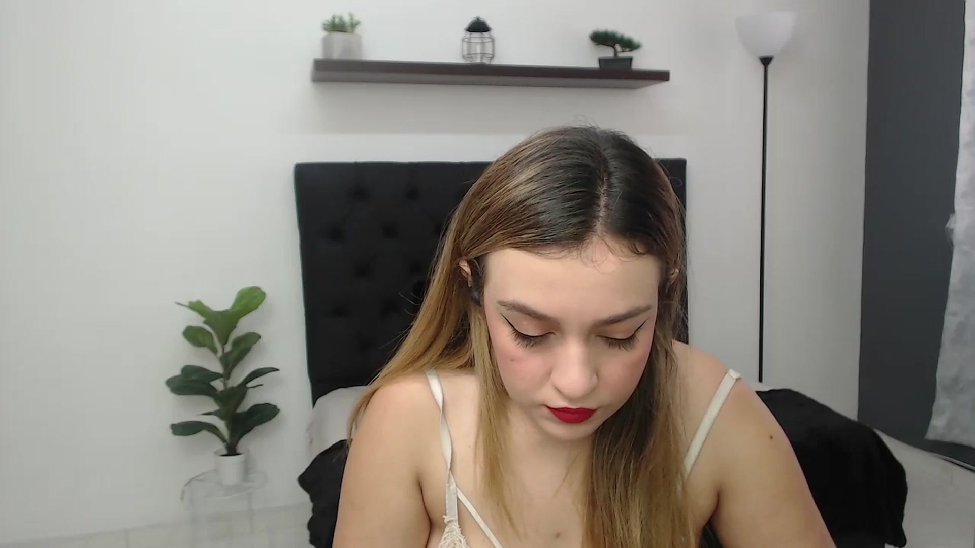 Gallery image thumbnail from CamilleDucan's myfreecams stream on, 05/30/2025, 13:23 image 18 of 20
