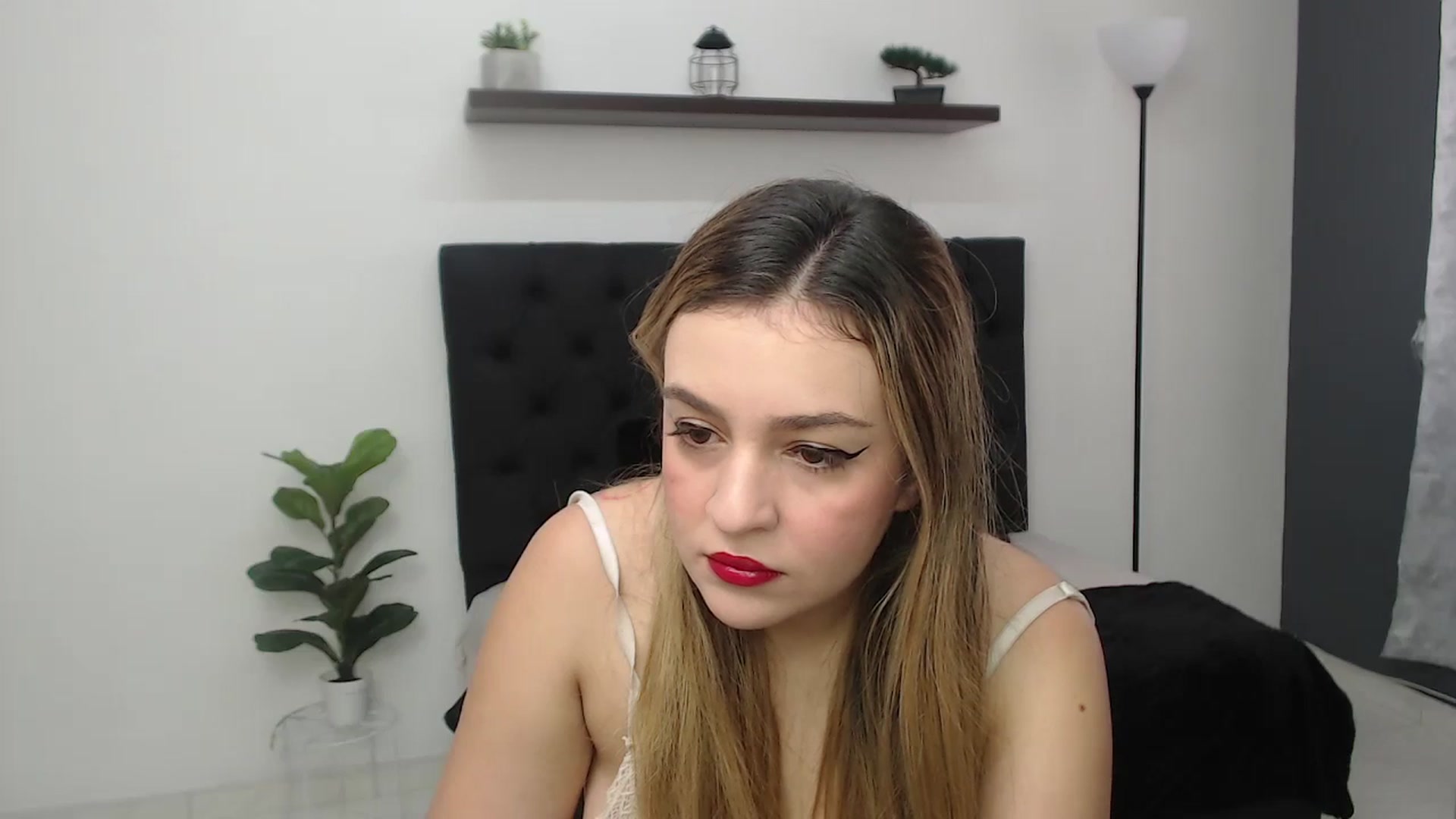 Gallery image thumbnail from CamilleDucan's myfreecams stream on, 05/30/2025, 13:23 image 7 of 20