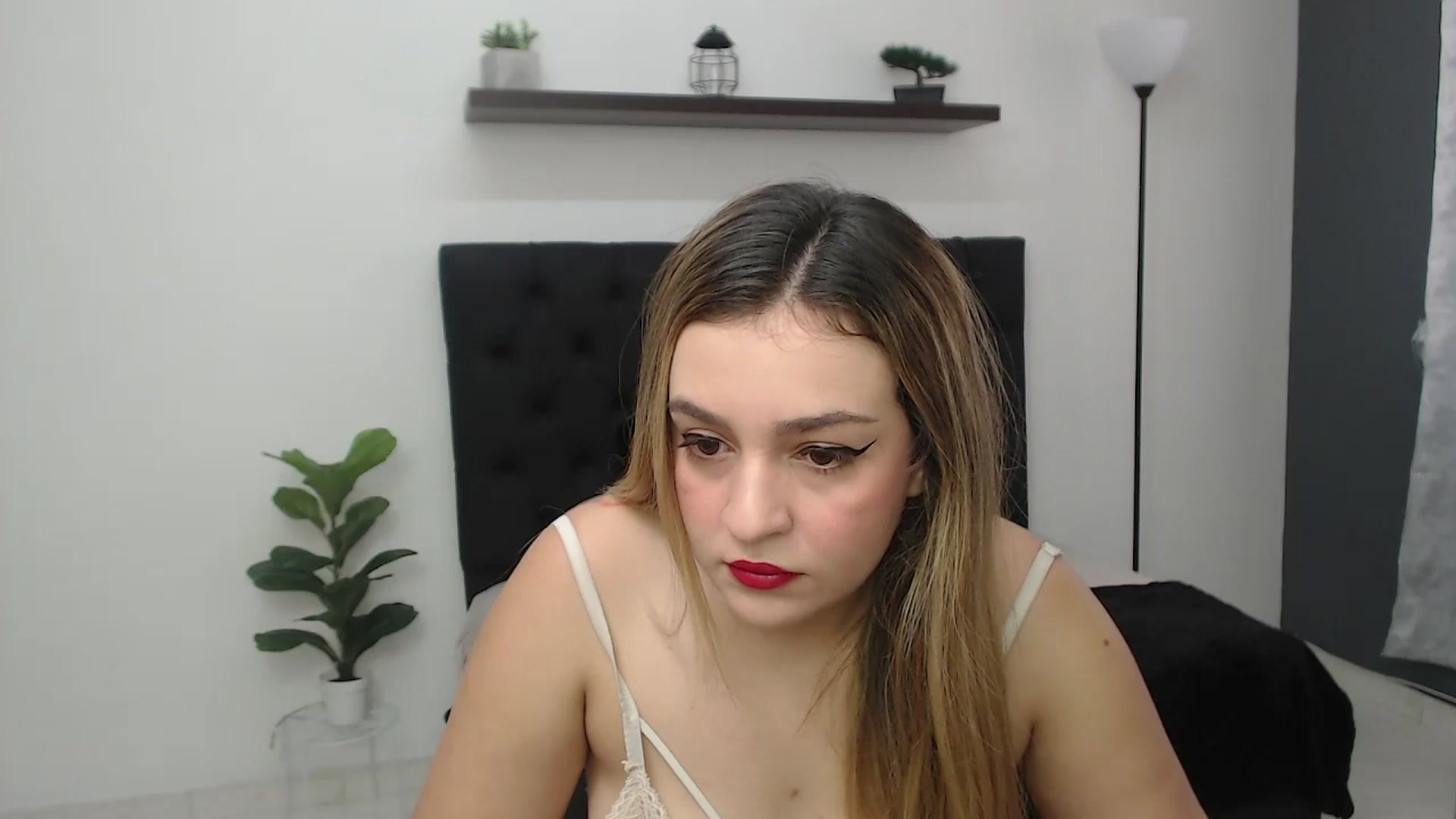 Gallery image thumbnail from CamilleDucan's myfreecams stream on, 05/30/2025, 13:23 image 13 of 20