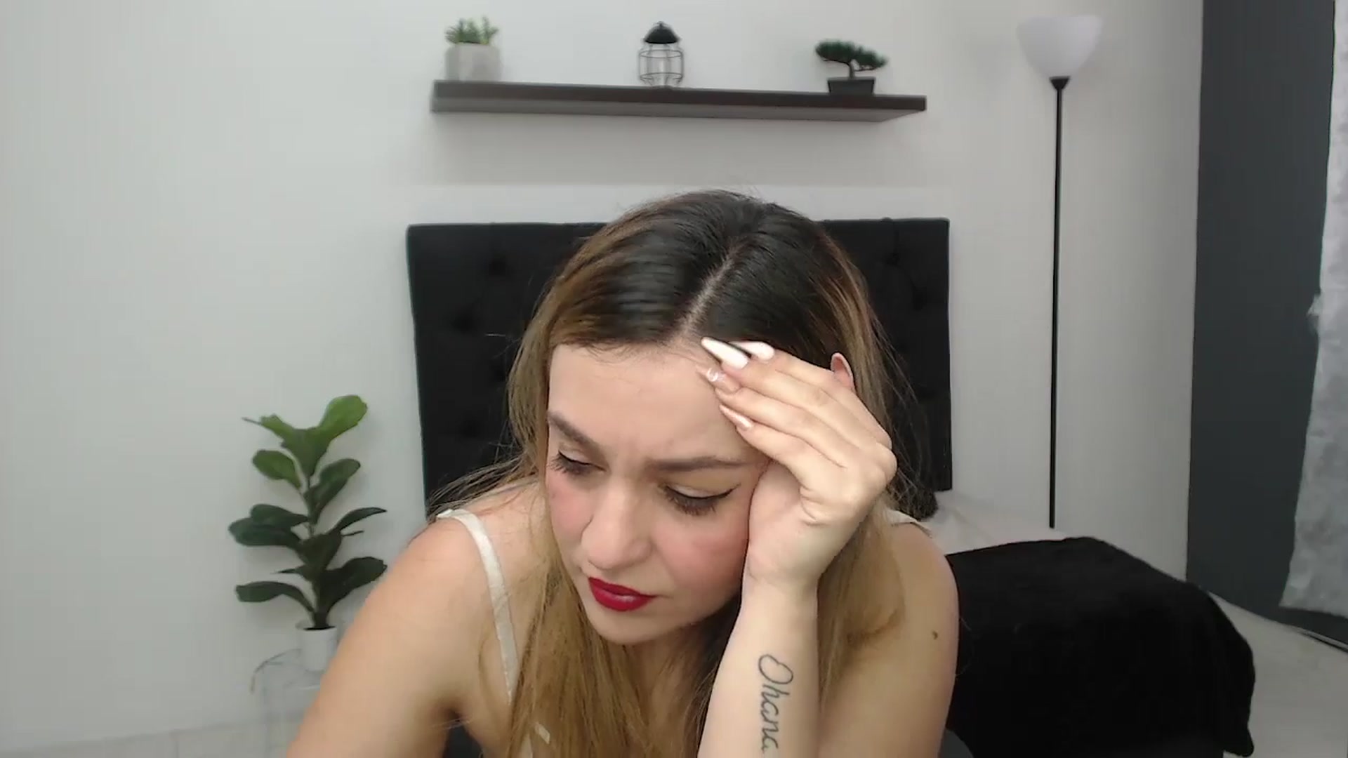 Gallery image thumbnail from CamilleDucan's myfreecams stream on, 05/30/2025, 14:20 image 17 of 20
