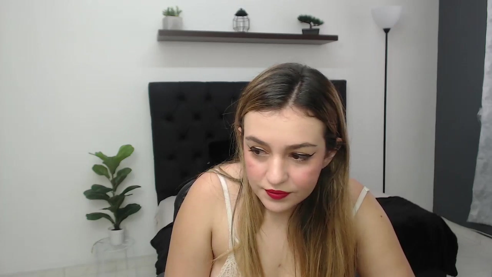 Gallery image thumbnail from CamilleDucan's myfreecams stream on, 05/30/2025, 14:20 image 2 of 20
