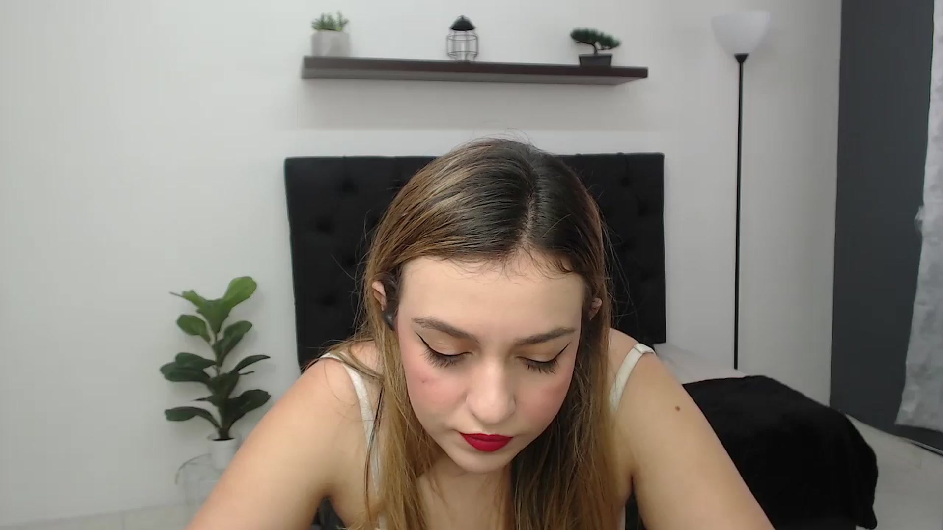Gallery image thumbnail from CamilleDucan's myfreecams stream on, 05/30/2025, 14:20 image 1 of 20