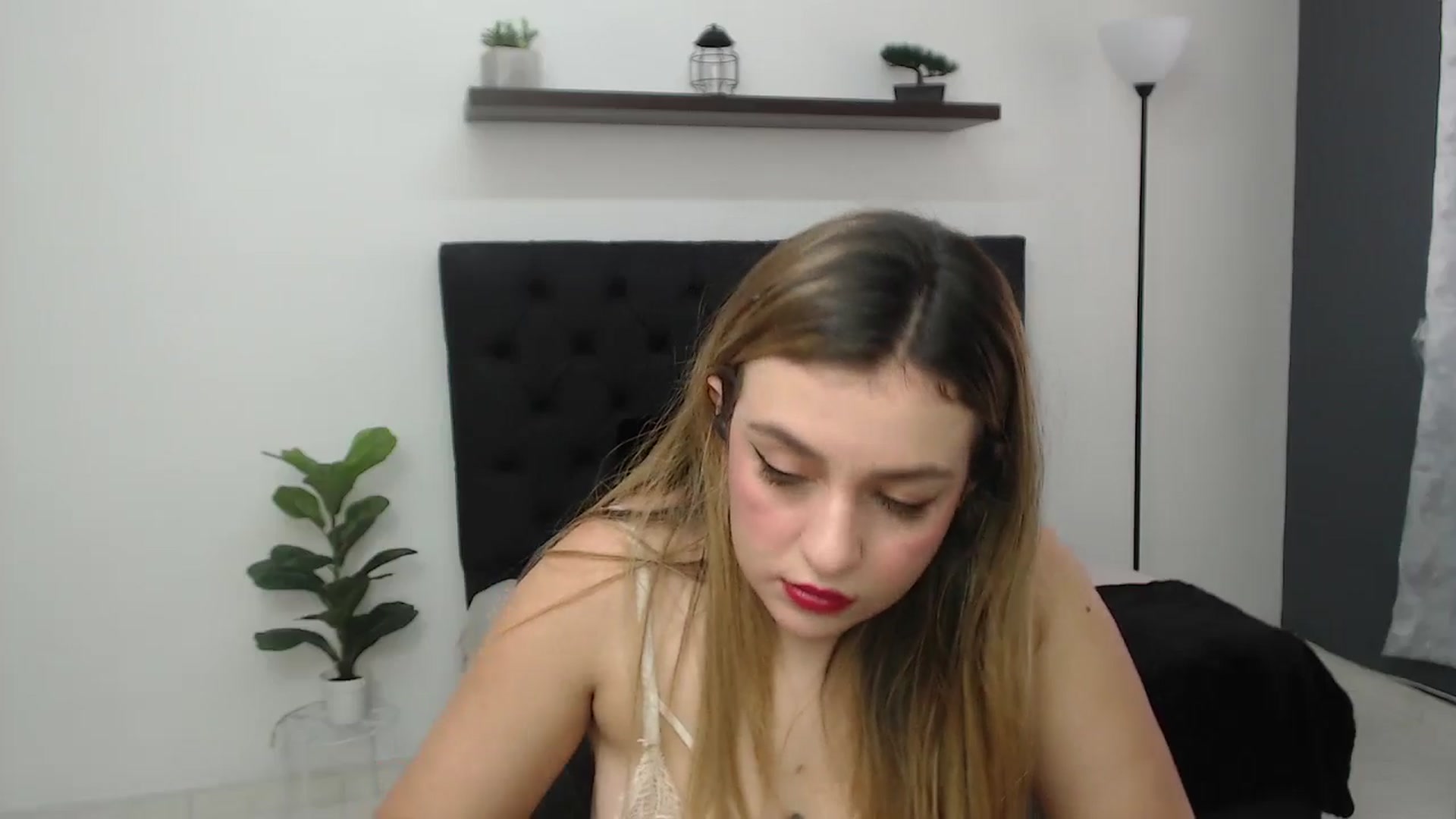 Gallery image thumbnail from CamilleDucan's myfreecams stream on, 05/30/2025, 14:20 image 7 of 20