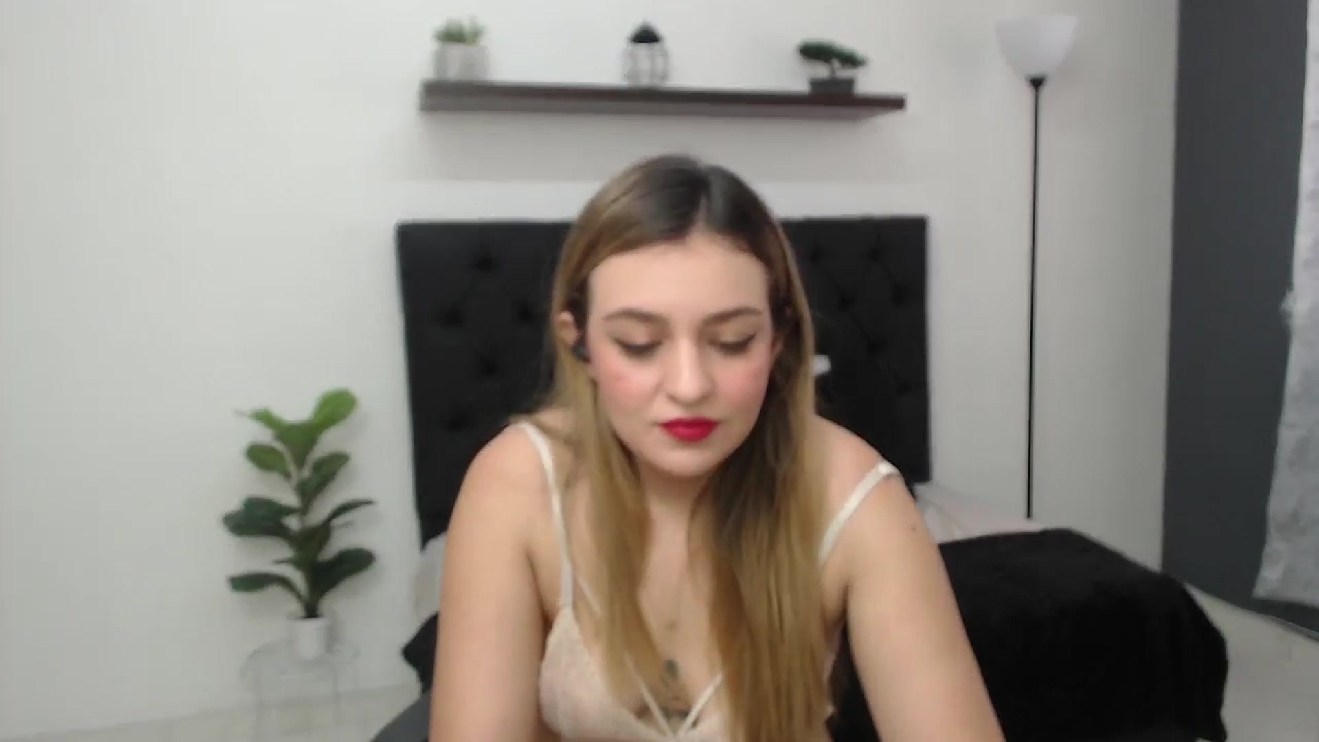 Gallery image thumbnail from CamilleDucan's myfreecams stream on, 05/30/2025, 14:20 image 4 of 20