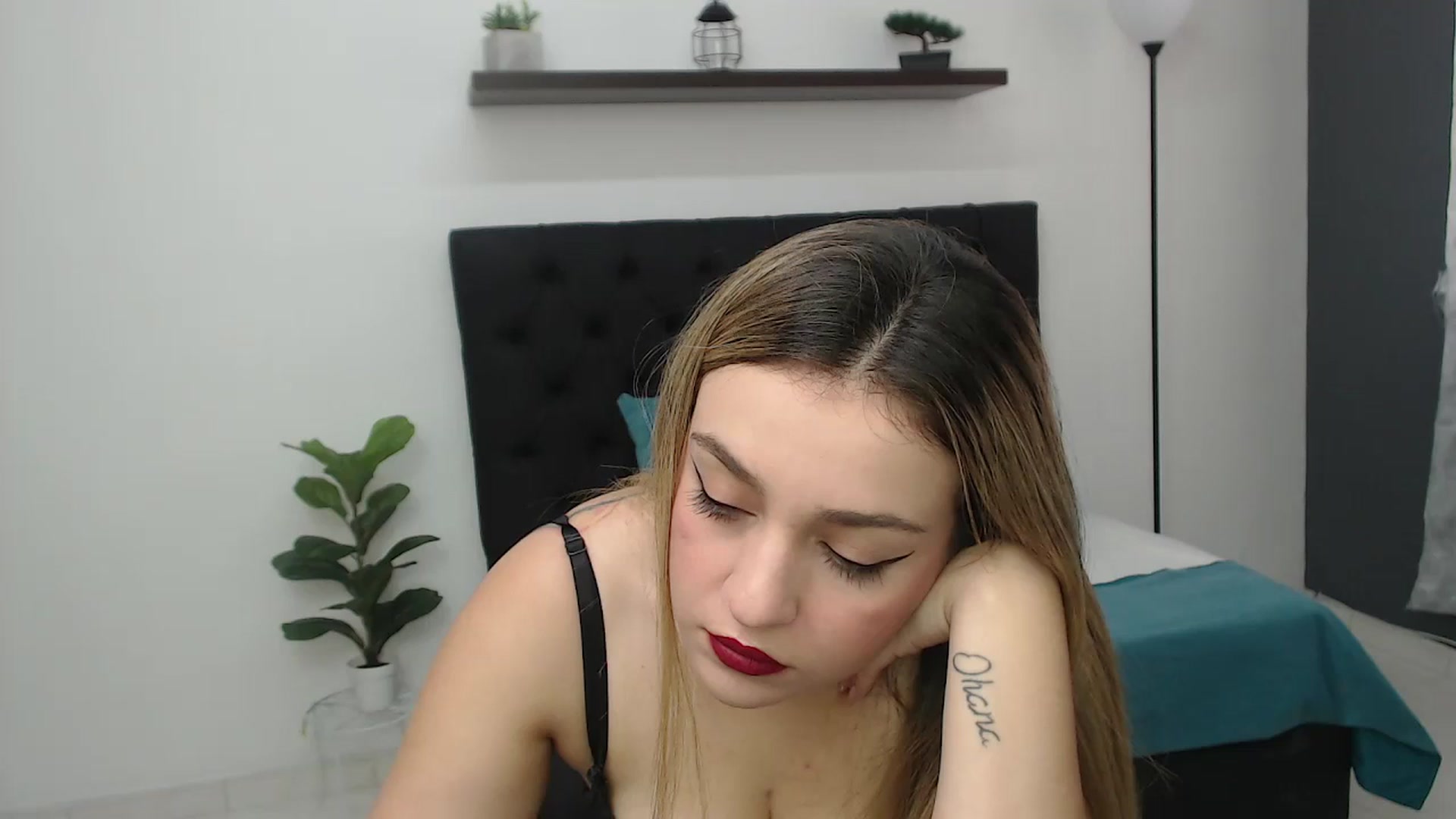 Gallery image thumbnail from CamilleDucan's myfreecams stream on, 06/03/2025, 14:19 image 10 of 20