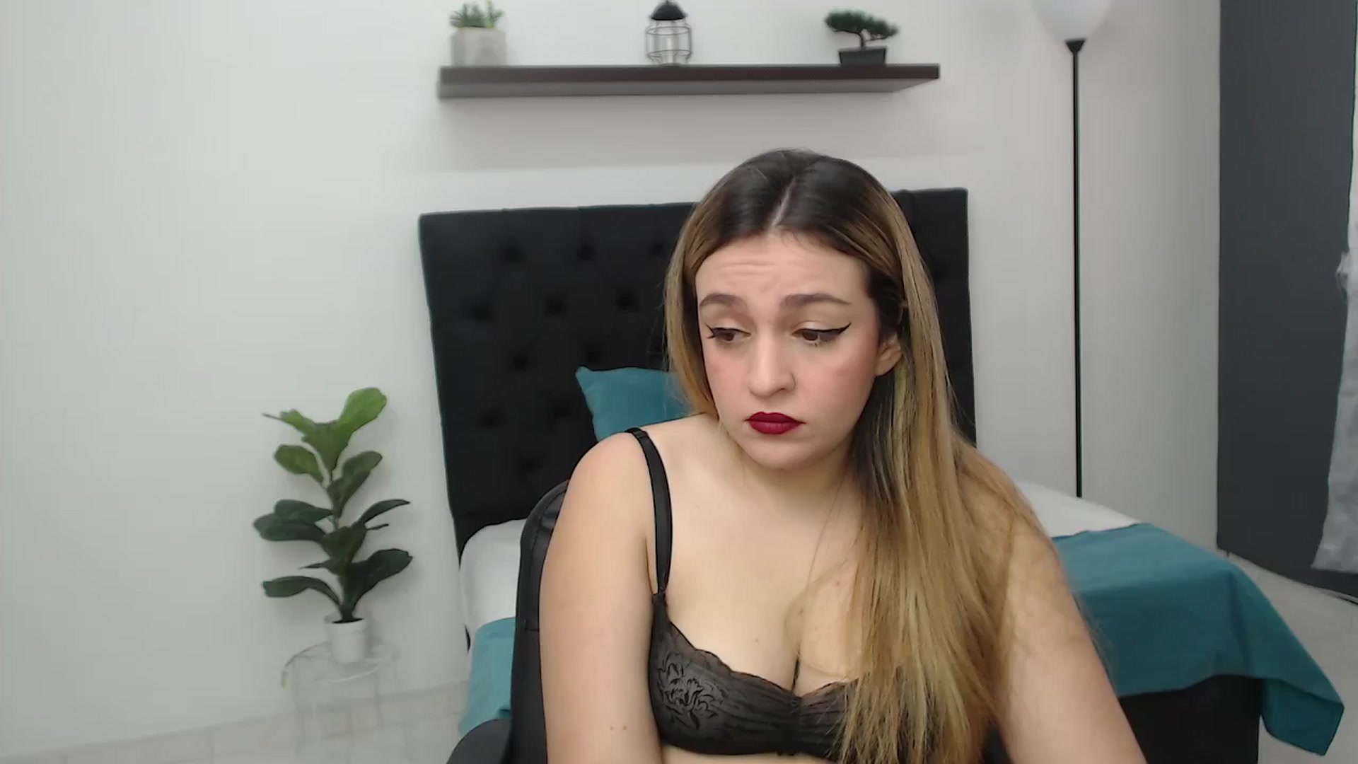 Gallery image thumbnail from CamilleDucan's myfreecams stream on, 06/03/2025, 14:19 image 9 of 20