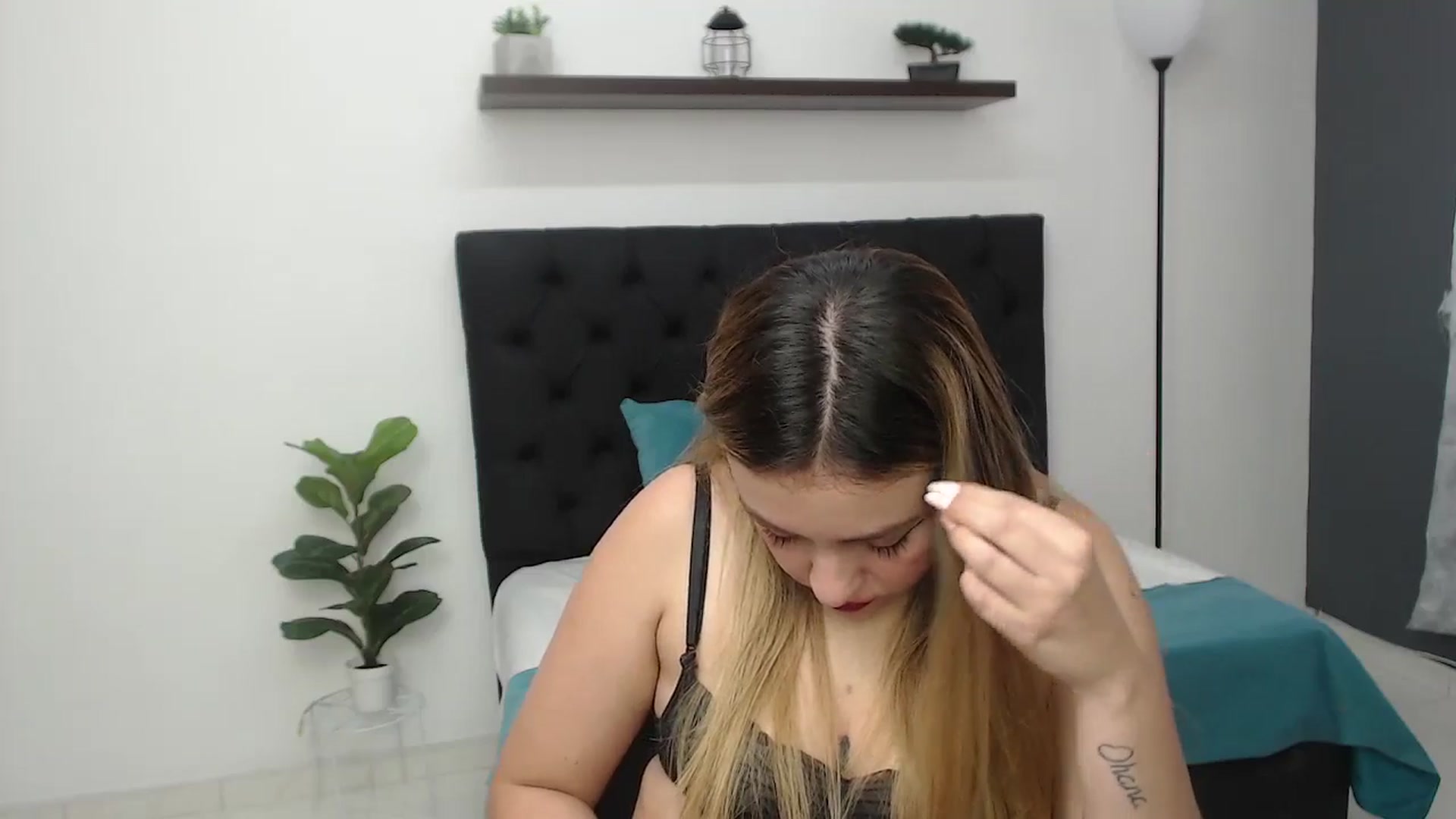 Gallery image thumbnail from CamilleDucan's myfreecams stream on, 06/03/2025, 16:05 image 19 of 20