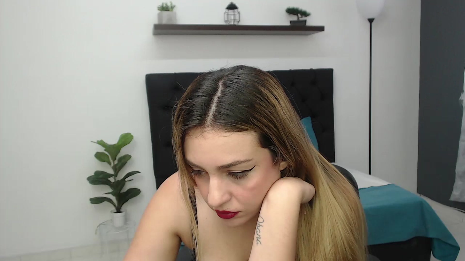 Gallery image thumbnail from CamilleDucan's myfreecams stream on, 06/03/2025, 16:05 image 12 of 20