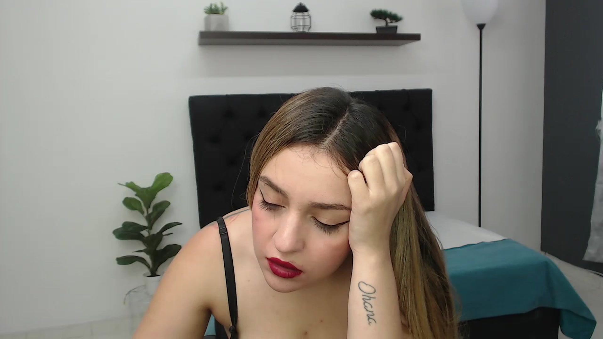 Gallery image thumbnail from CamilleDucan's myfreecams stream on, 06/03/2025, 16:05 image 14 of 20