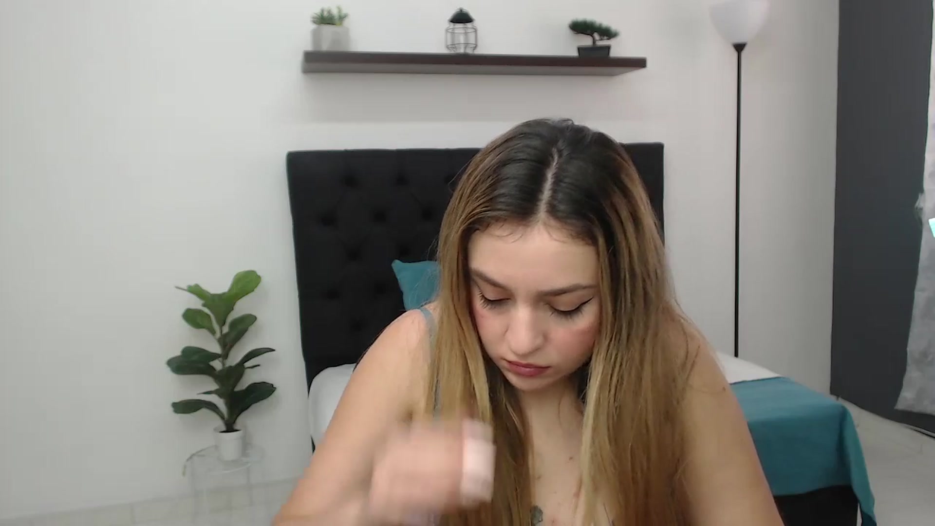 Gallery image thumbnail from CamilleDucan's myfreecams stream on, 06/04/2025, 15:05 image 11 of 20