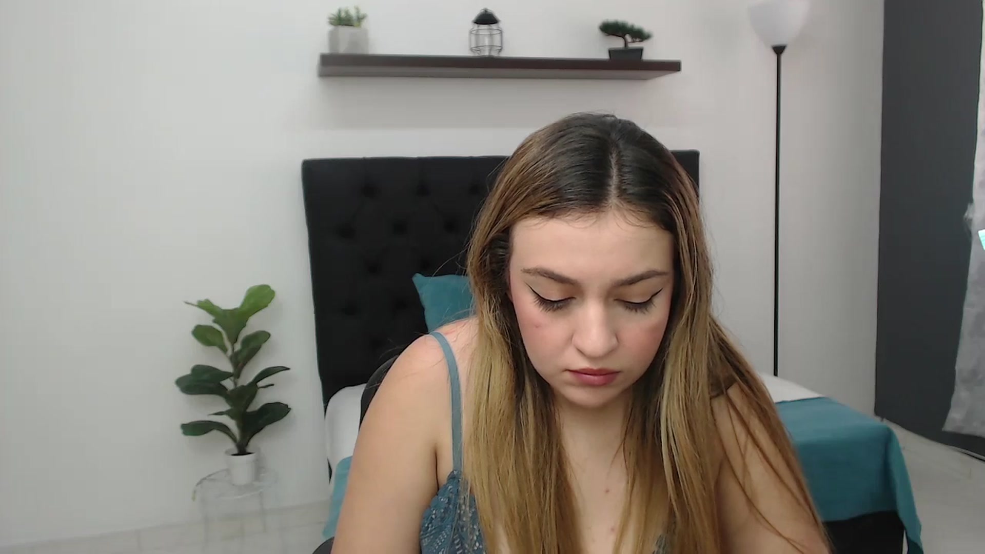 Gallery image thumbnail from CamilleDucan's myfreecams stream on, 06/04/2025, 15:05 image 9 of 20