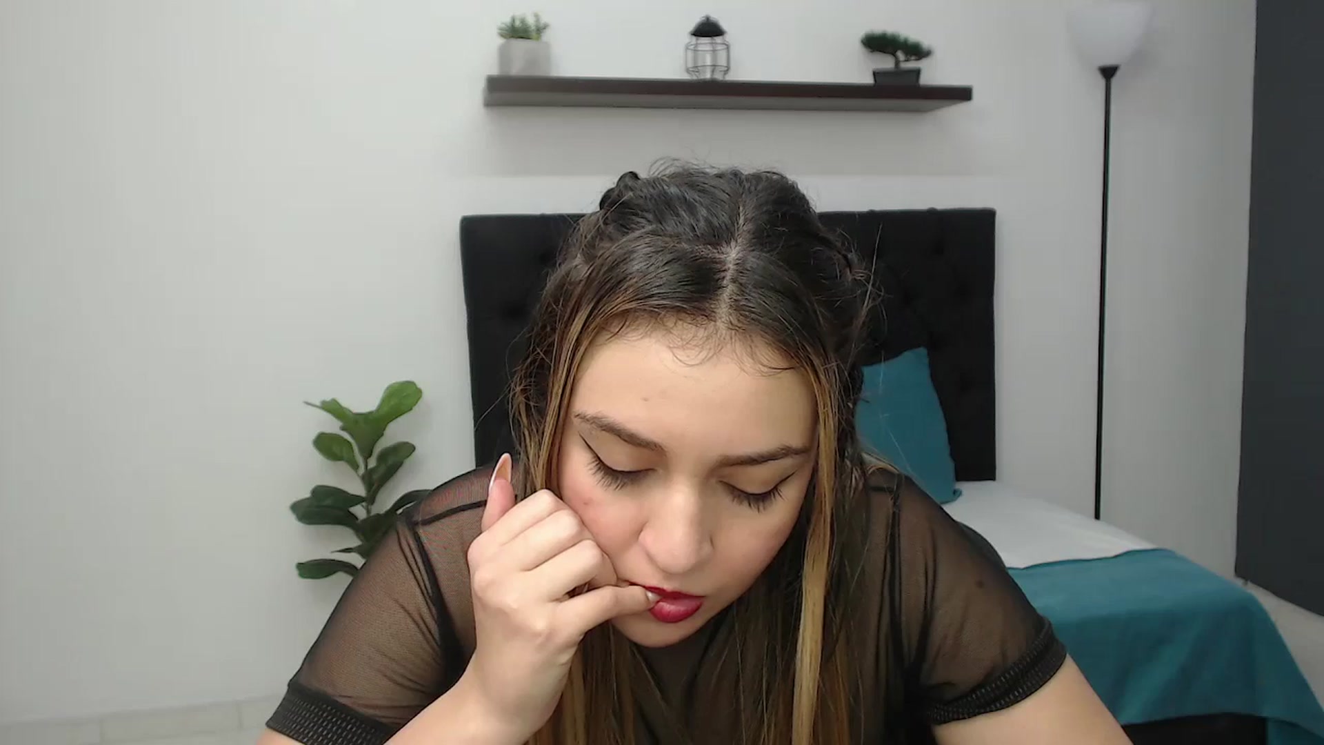 Gallery image thumbnail from CamilleDucan's myfreecams stream on, 06/05/2025, 18:39 image 10 of 20