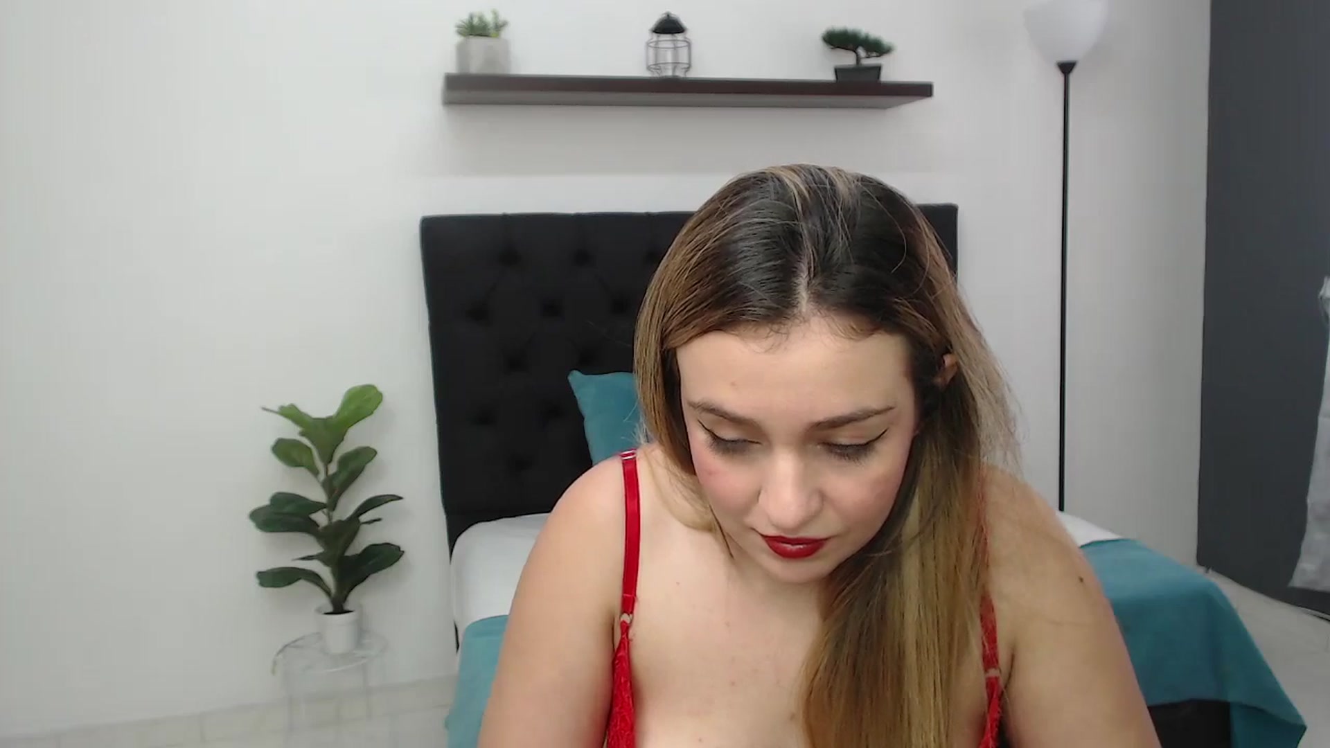 Gallery image thumbnail from CamilleDucan's myfreecams stream on, 06/06/2025, 16:25 image 9 of 20