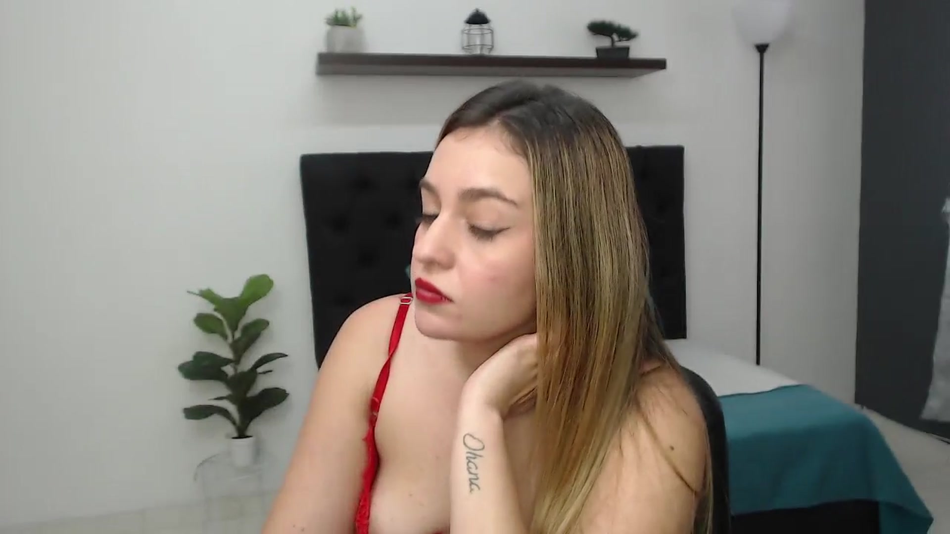 Gallery image thumbnail from CamilleDucan's myfreecams stream on, 06/06/2025, 18:25 image 9 of 20