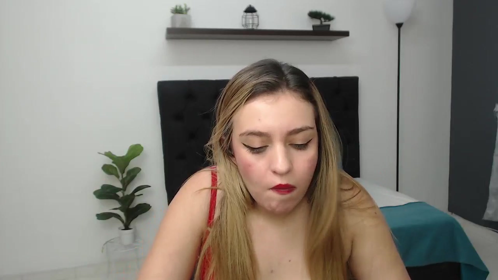 Gallery image thumbnail from CamilleDucan's myfreecams stream on, 06/06/2025, 18:25 image 17 of 20