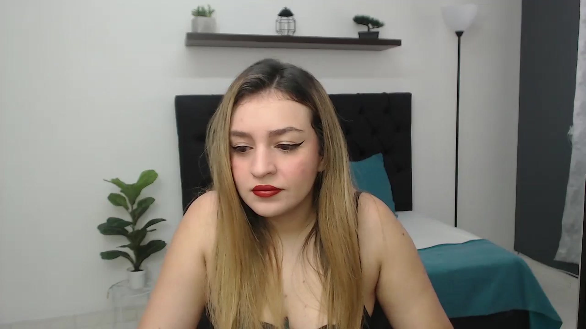 Gallery image thumbnail from CamilleDucan's myfreecams stream on, 06/07/2025, 14:11 image 7 of 20
