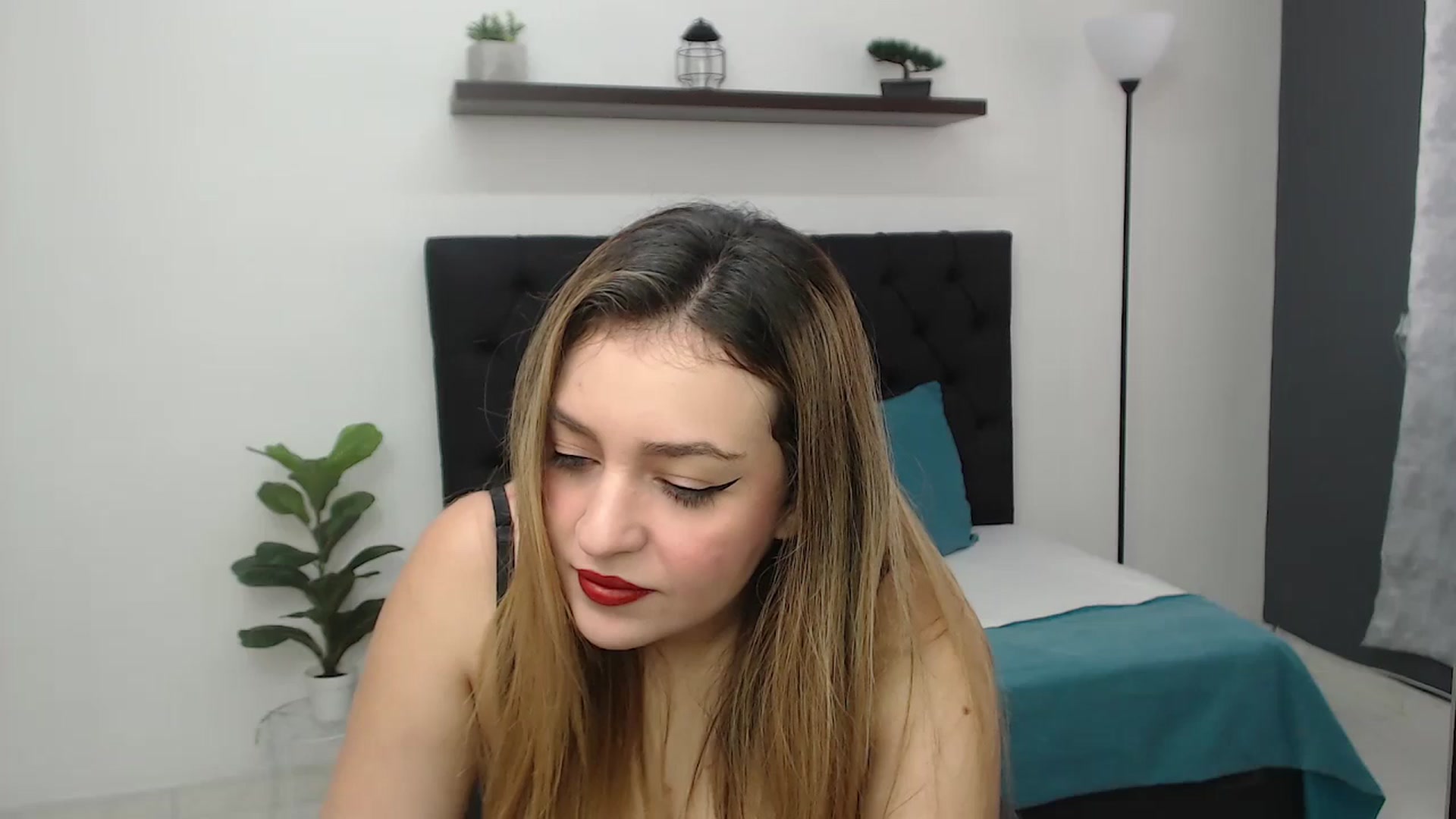 Gallery image thumbnail from CamilleDucan's myfreecams stream on, 06/07/2025, 14:11 image 13 of 20
