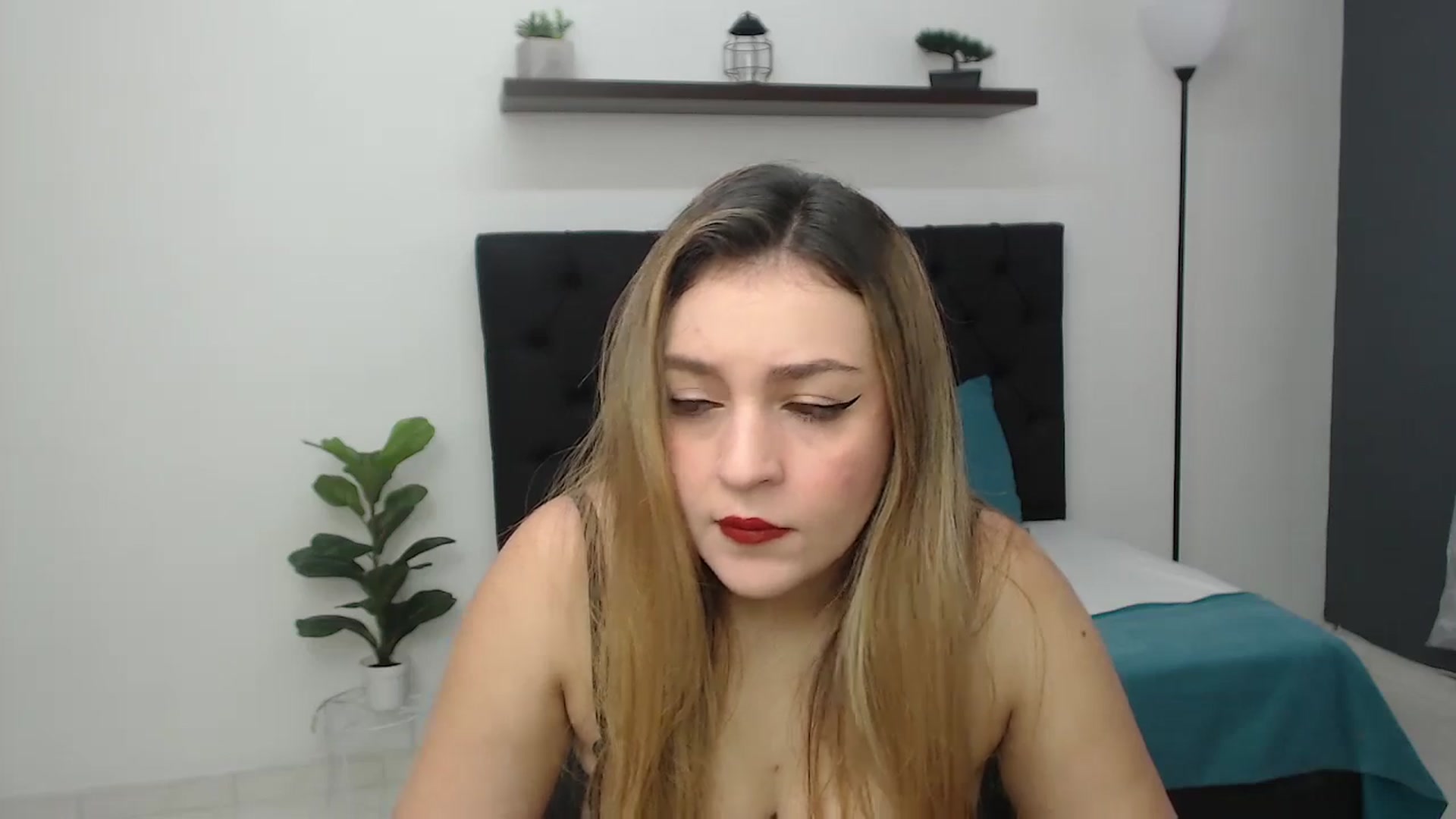 Gallery image thumbnail from CamilleDucan's myfreecams stream on, 06/07/2025, 14:11 image 3 of 20