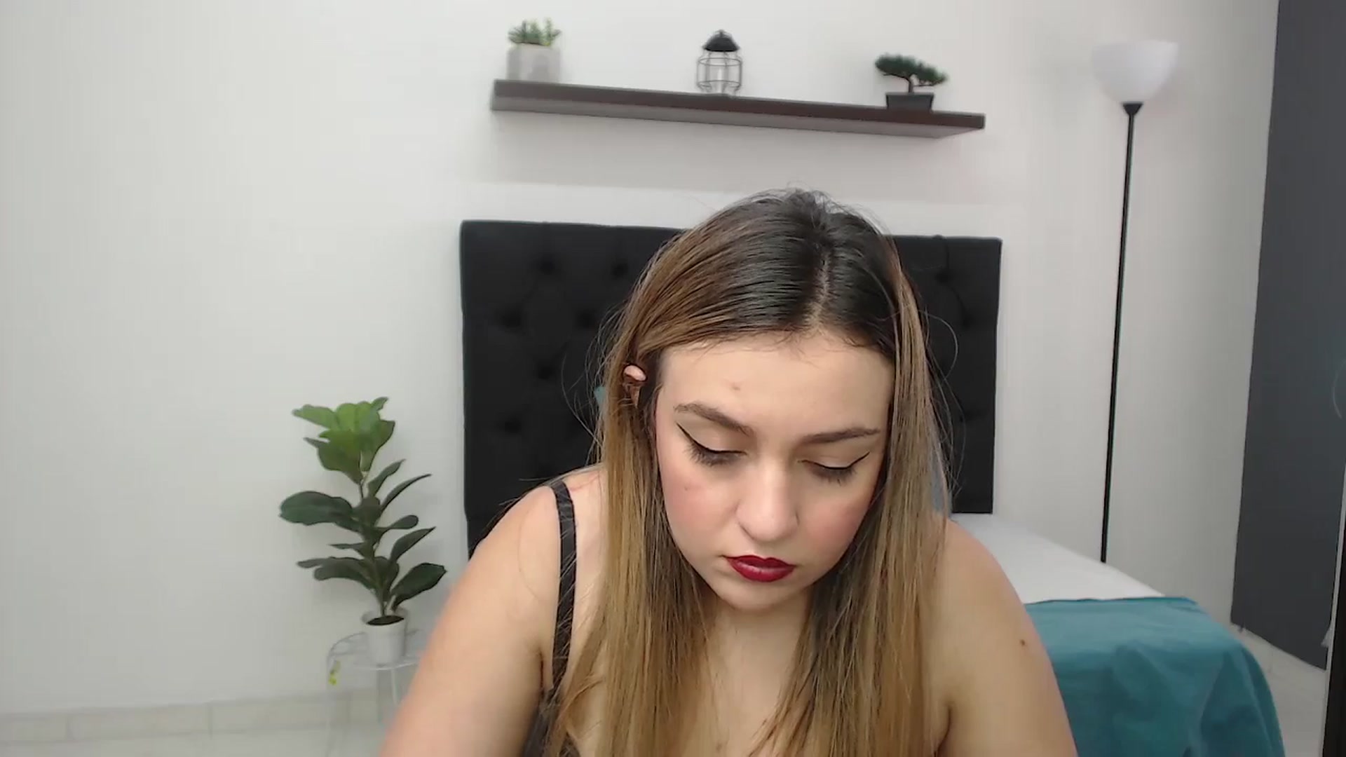Gallery image thumbnail from CamilleDucan's myfreecams stream on, 06/12/2025, 16:09 image 14 of 20