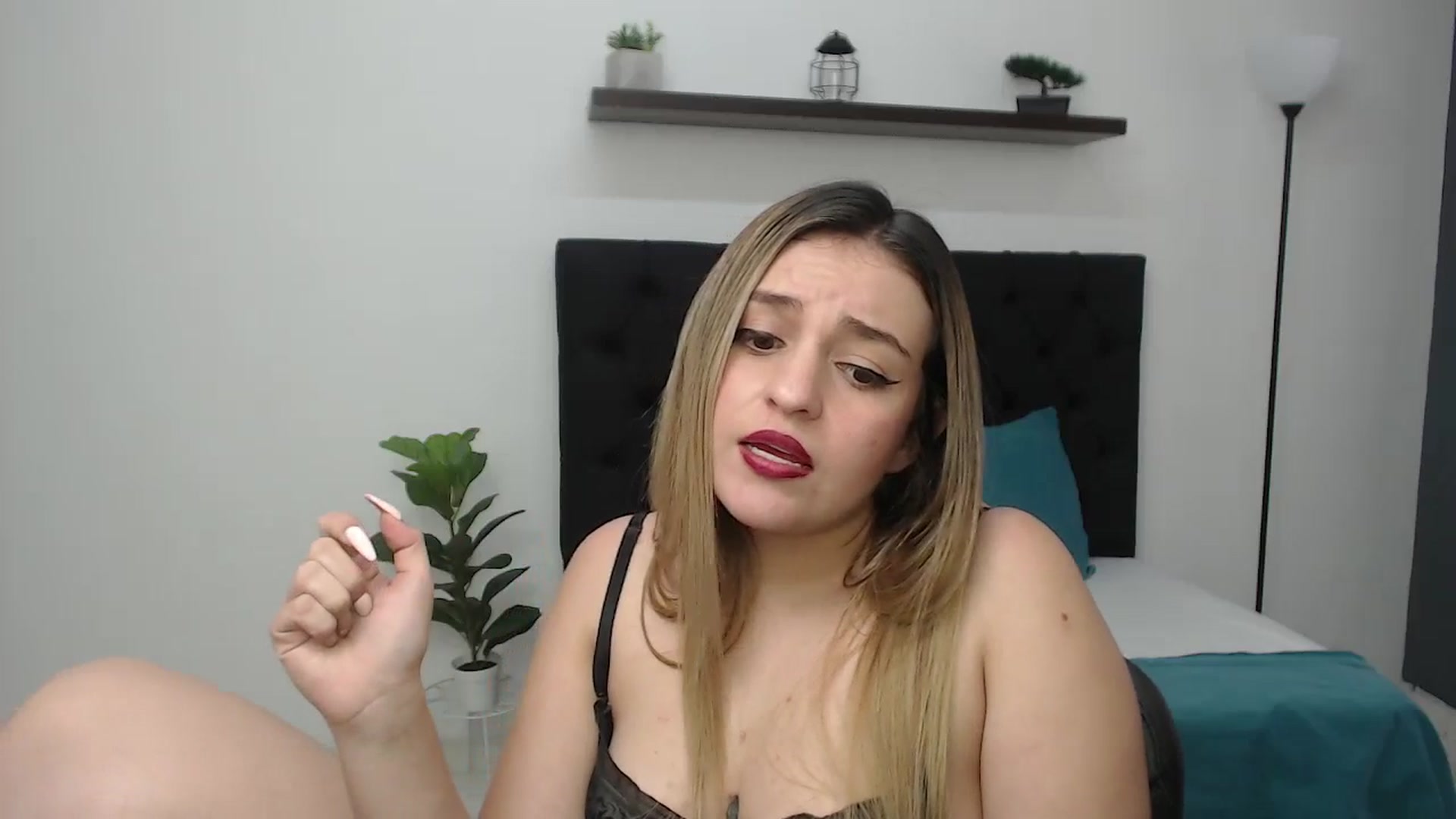 Gallery image thumbnail from CamilleDucan's myfreecams stream on, 06/12/2025, 18:42 image 12 of 20