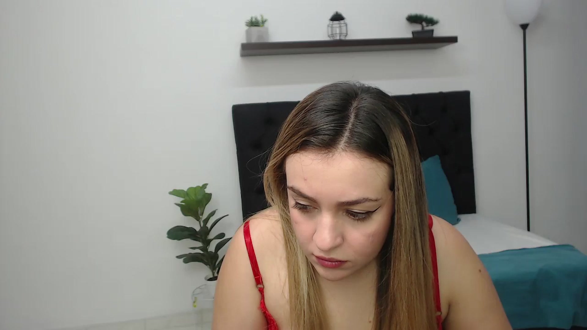 Gallery image thumbnail from CamilleDucan's myfreecams stream on, 06/13/2025, 14:21 image 17 of 20