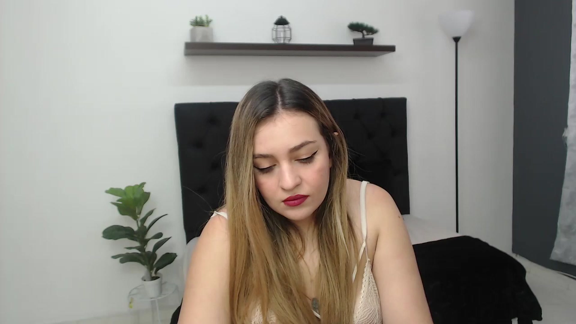 Gallery image thumbnail from CamilleDucan's myfreecams stream on, 06/16/2025, 14:18 image 17 of 20