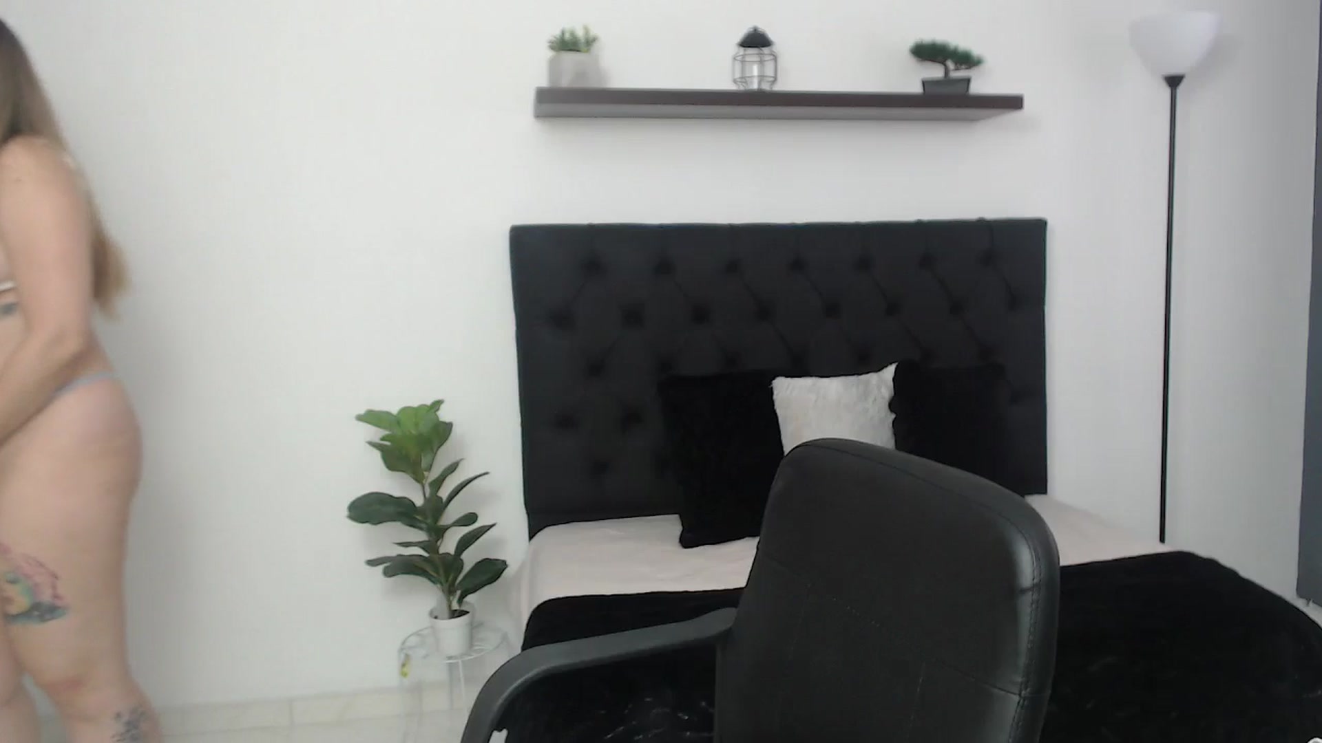 Gallery image thumbnail from CamilleDucan's myfreecams stream on, 06/16/2025, 14:18 image 2 of 20