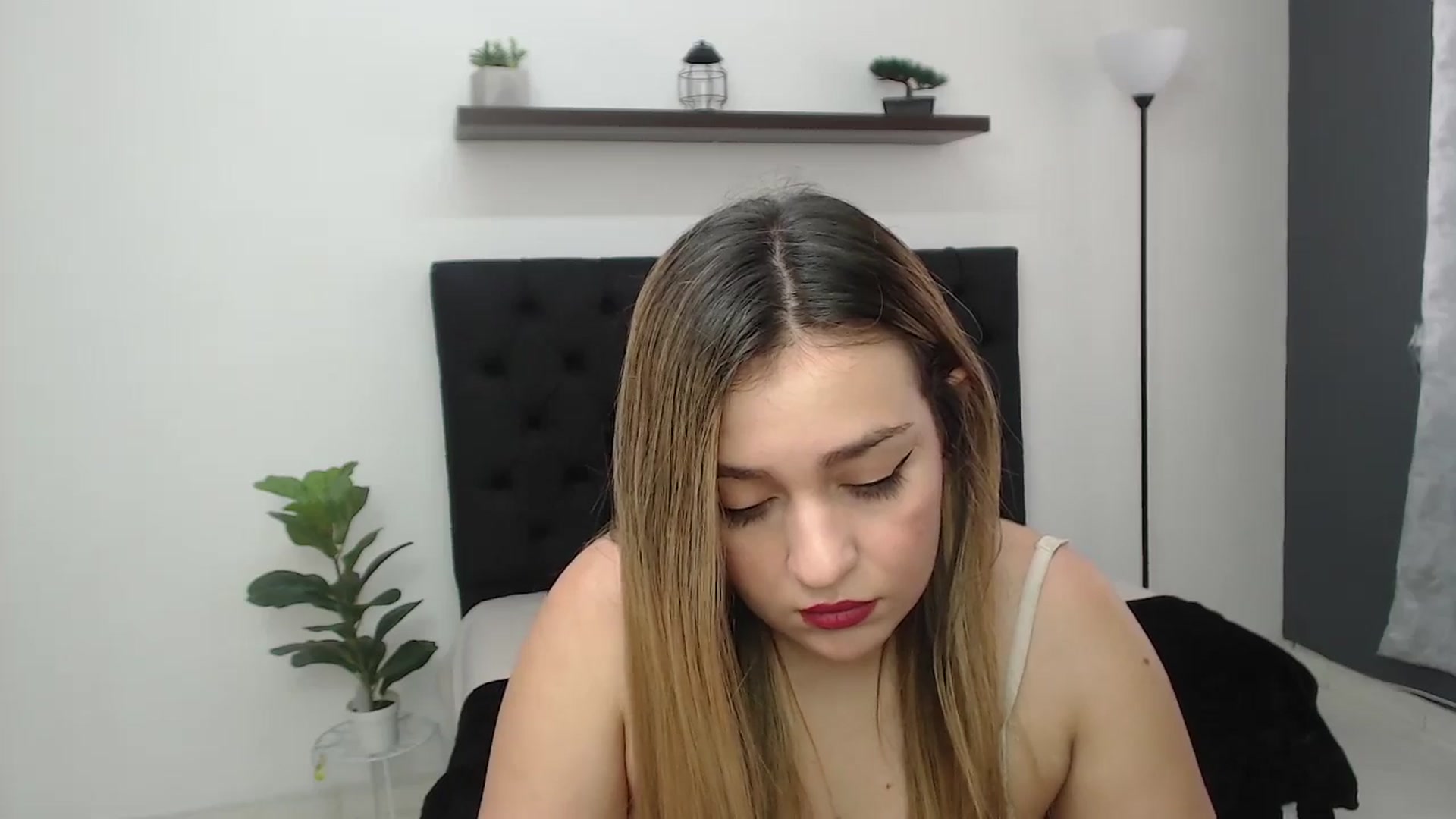 Gallery image thumbnail from CamilleDucan's myfreecams stream on, 06/16/2025, 14:59 image 16 of 20