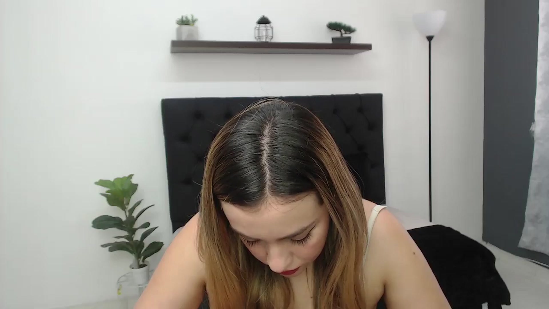 Gallery image thumbnail from CamilleDucan's myfreecams stream on, 06/16/2025, 14:59 image 18 of 20