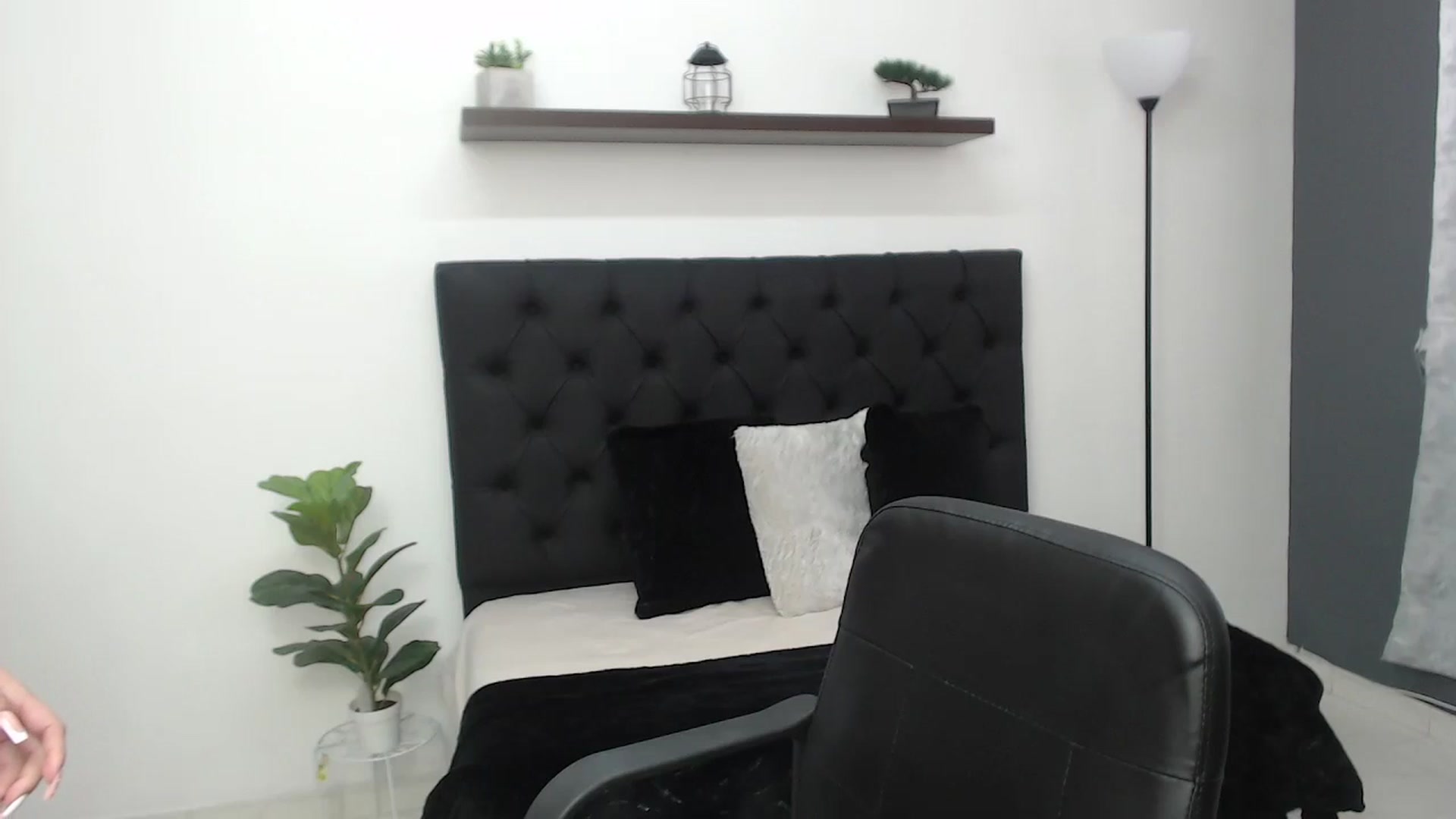 Gallery image thumbnail from CamilleDucan's myfreecams stream on, 06/16/2025, 18:18 image 20 of 20