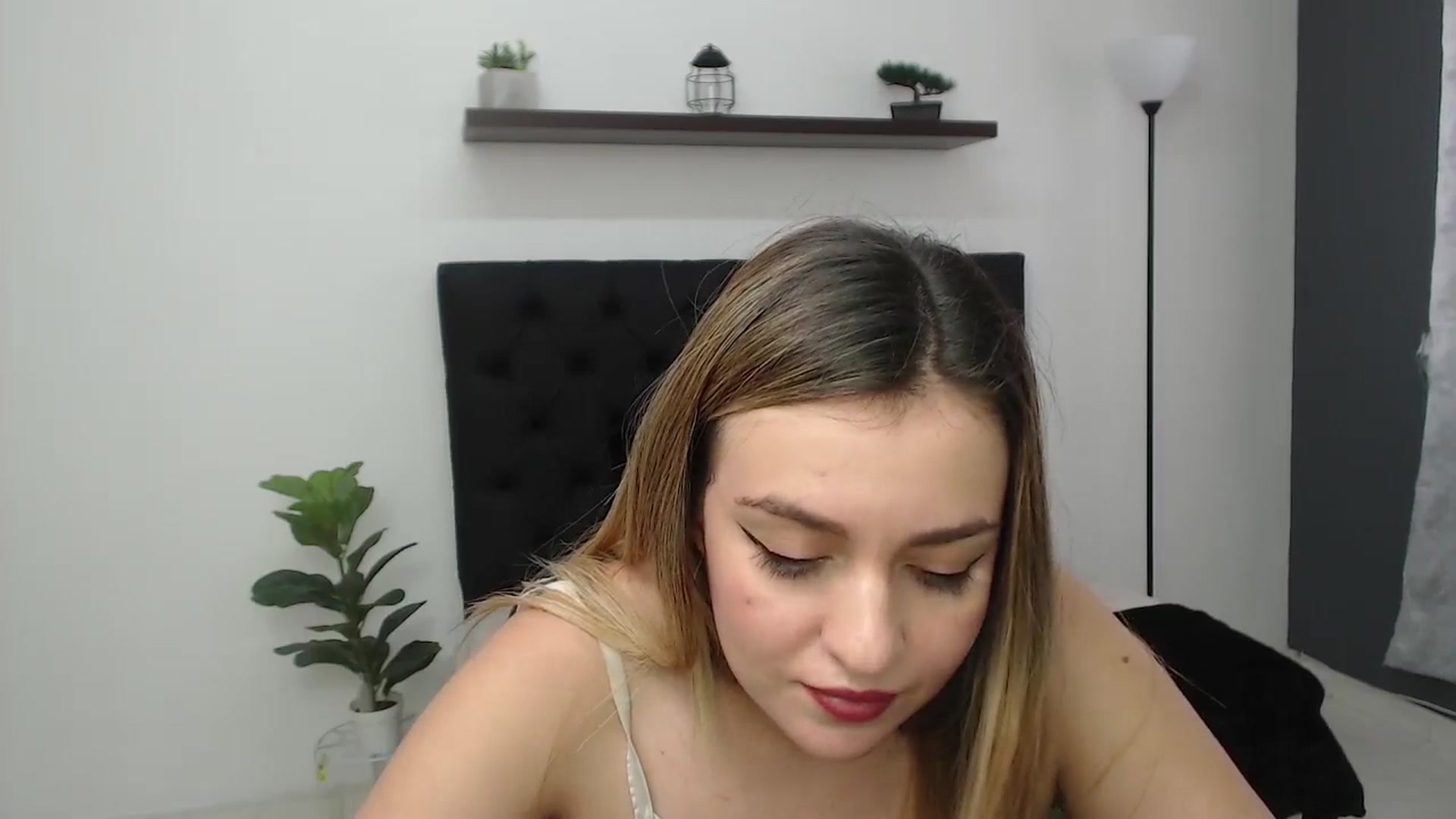 Gallery image thumbnail from CamilleDucan's myfreecams stream on, 06/16/2025, 18:45 image 5 of 20